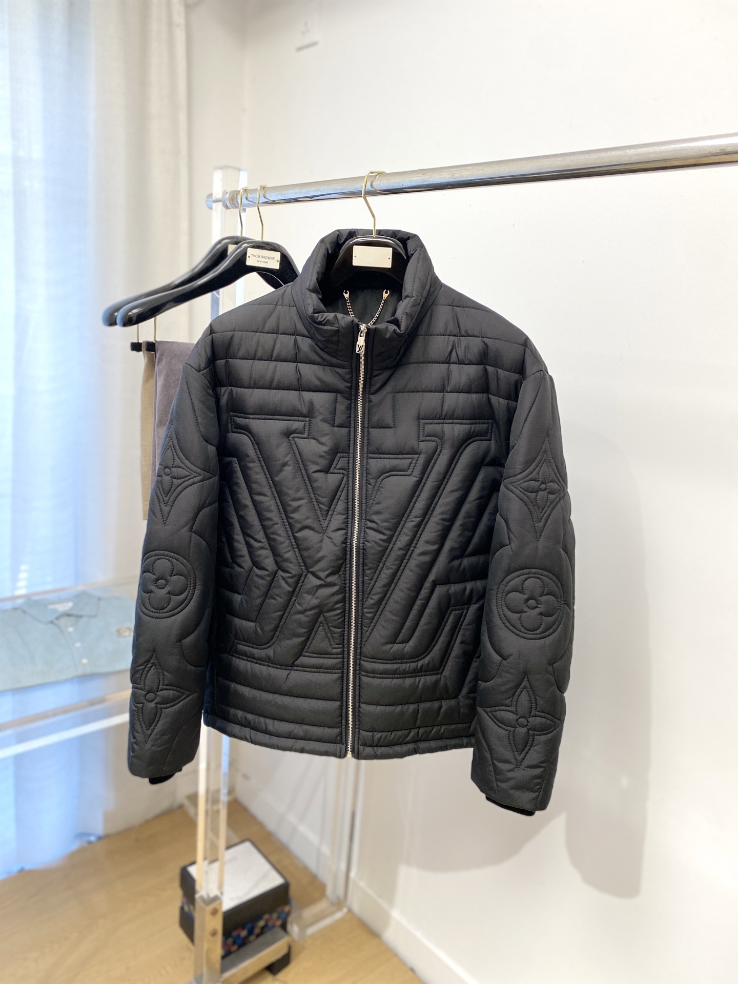 NO:524191,y Louis Vuitton, new cotton jacket, fashionable and handsome, simple and versatile style, original hardware and accessories logo, customized original fabric, not only crisp, maintains the trendy silhouette, and is comfortable to wear, and the yarn is more delicate, the number M-3XL, louis vuitton, jackets & coats, alexander wang19860909y路易威登、新品棉服外套,时尚帅气,简约百搭款,原版五金辅料logo,定制原版面料,不仅挺括,保持潮流的廓形,又穿着舒适,纱织更细腻,码数M-3XL,,louis vuitton,jackets & coats,alexander wang,Men's clothing