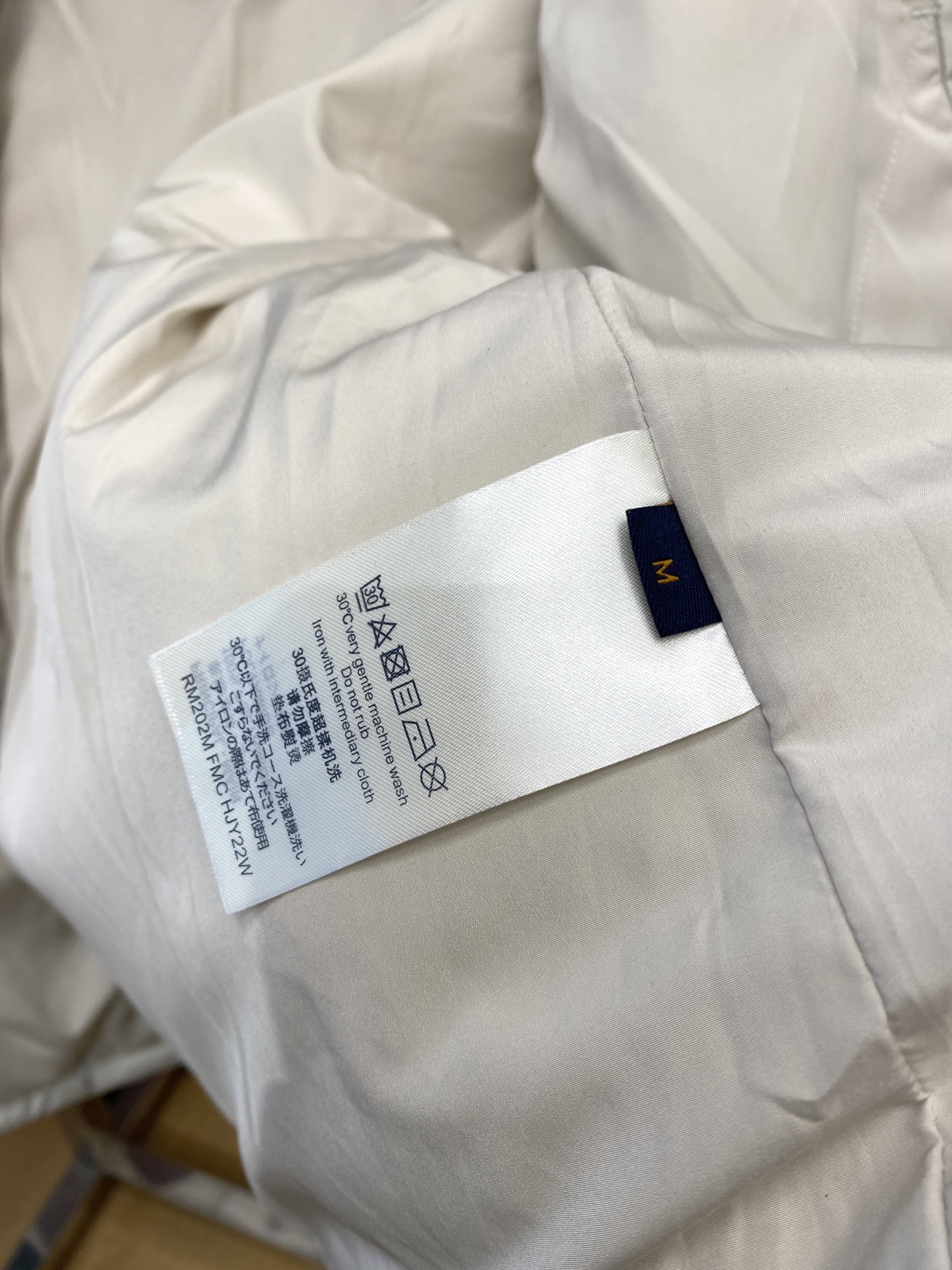 路易威登、2025新品棉服外套，时尚帅气，简约百搭款，原版五金辅料logo，定制原版面料，不仅挺括，保持
