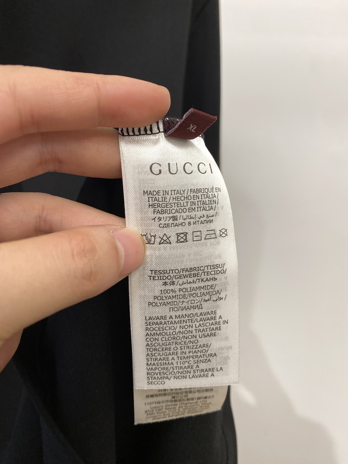 ￼ 古奇、2025新品长袖卫衣，帅气时尚，简约百搭款。胸前精致刺绣字母logo，面料棉 不仅挺括，保持潮