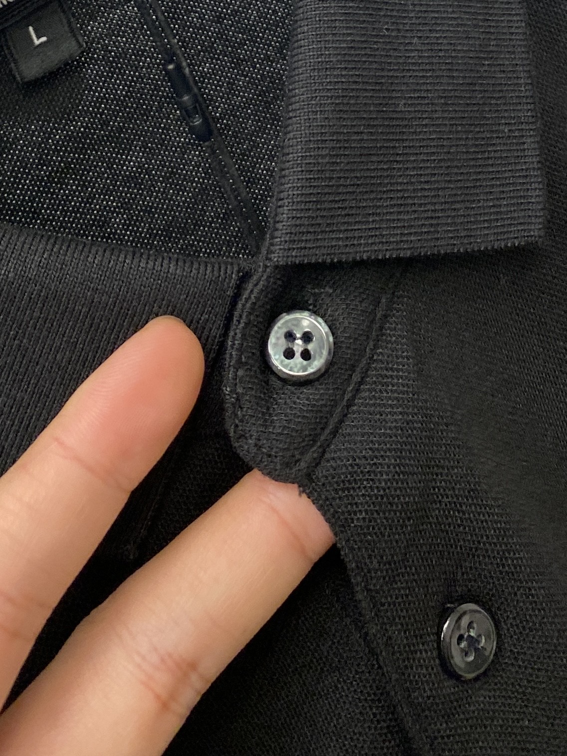 杰尼亚、2025新品长袖，帅气时尚，简约百搭款。胸前精致刺绣字母logo，面料棉 不仅挺括，保持潮流的廓