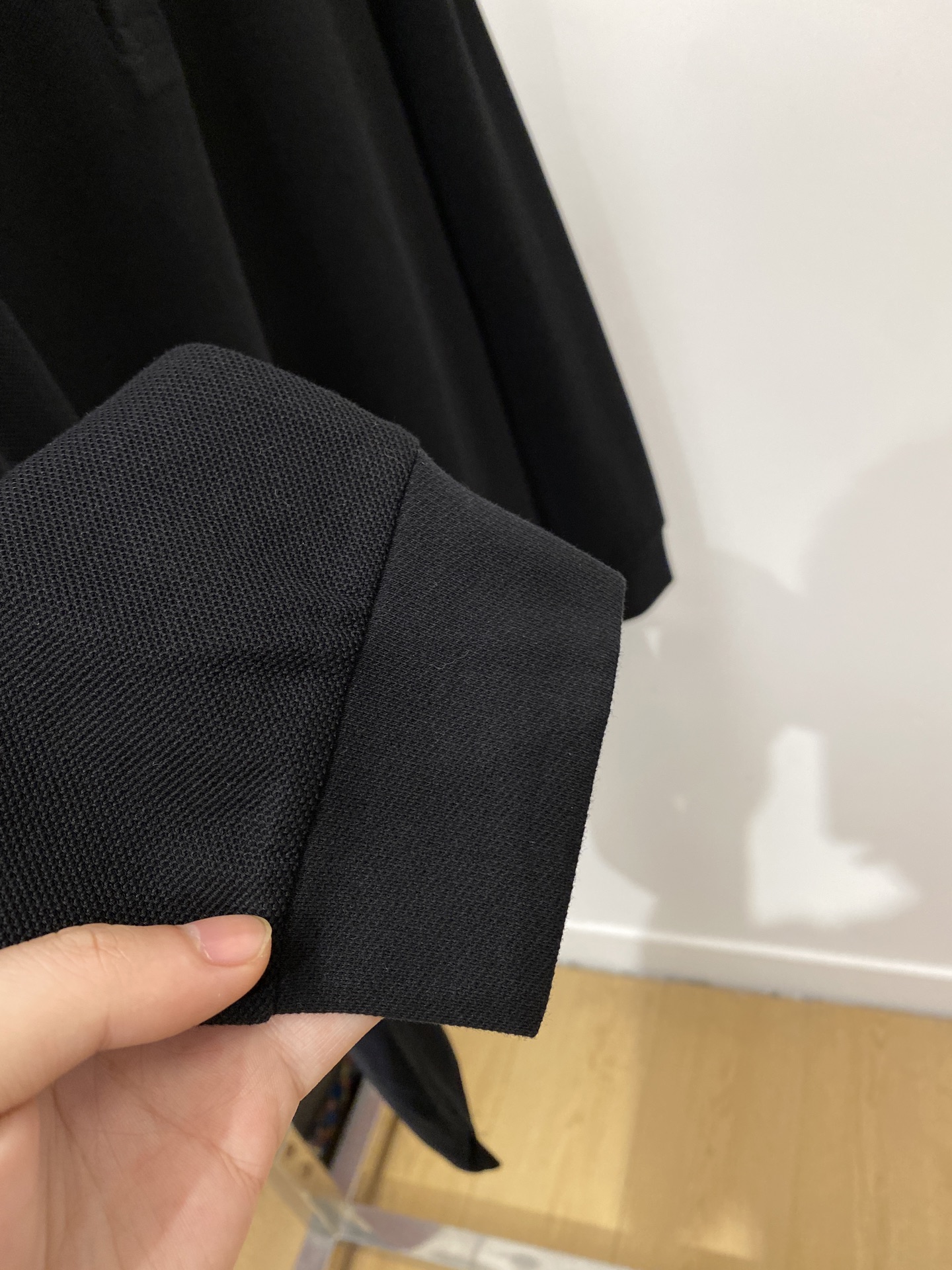 Kiton、2025新品长袖，帅气时尚，简约百搭款。胸前顶级印胶字母logo，面料棉 不仅挺括，保持潮流