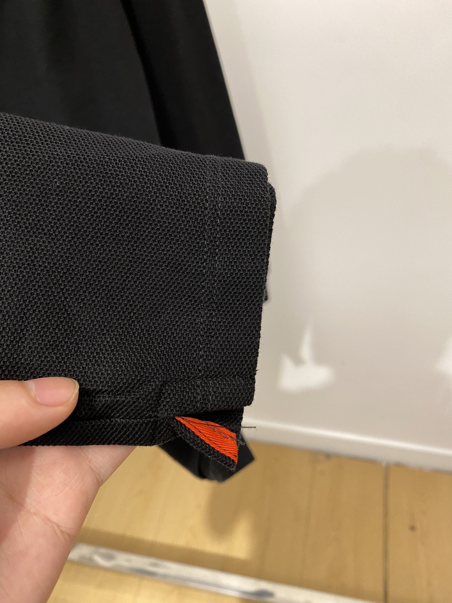 Kiton、2025新品长袖，帅气时尚，简约百搭款。胸前顶级印胶字母logo，面料棉 不仅挺括，保持潮流