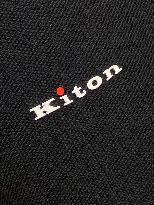 Kiton、2025新品长袖，帅气时尚，简约百搭款。胸前顶级印胶字母logo，面料棉 不仅挺括，保持潮流