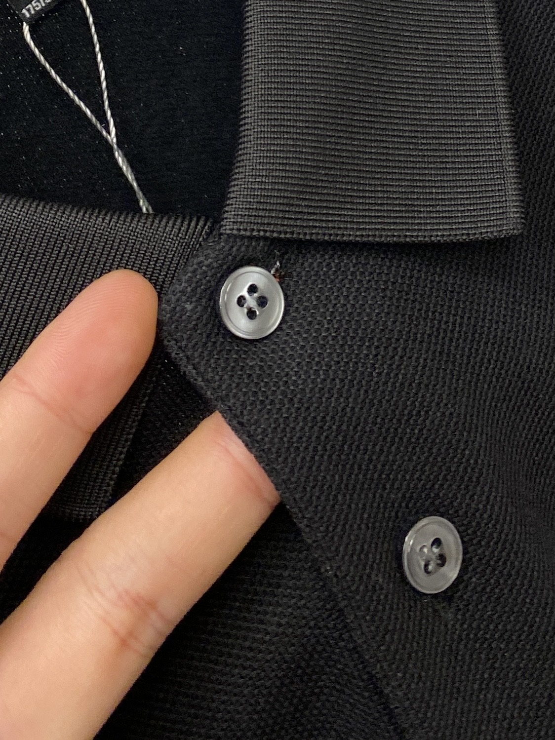 Kiton、2025新品长袖，帅气时尚，简约百搭款。胸前顶级印胶字母logo，面料棉 不仅挺括，保持潮流