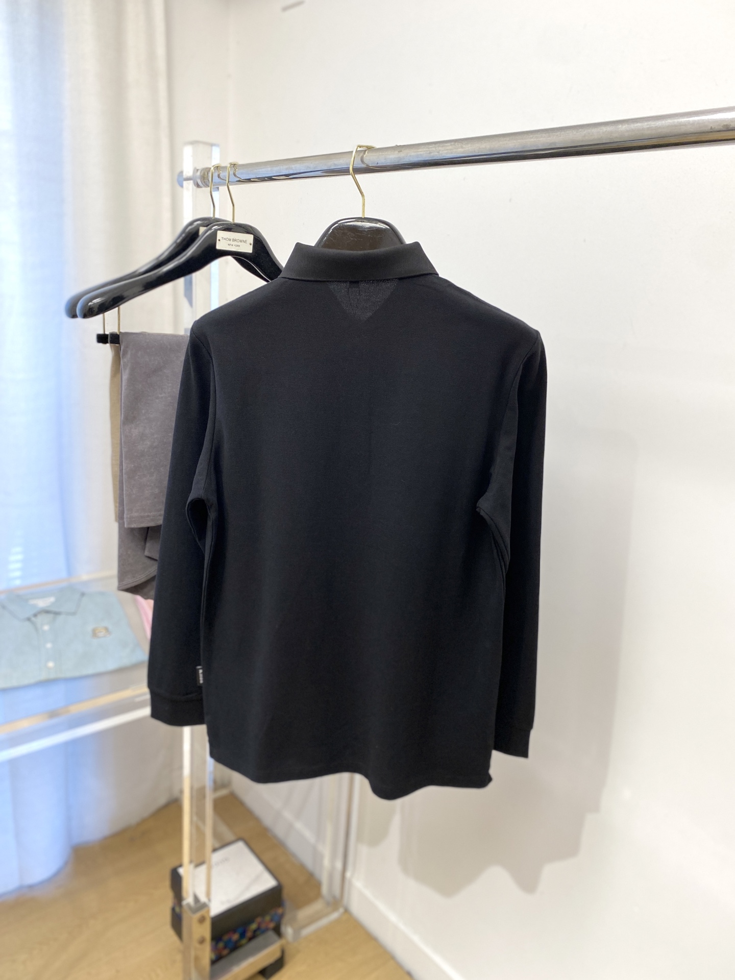 Kiton、2025新品长袖，帅气时尚，简约百搭款。胸前顶级印胶字母logo，面料棉 不仅挺括，保持潮流