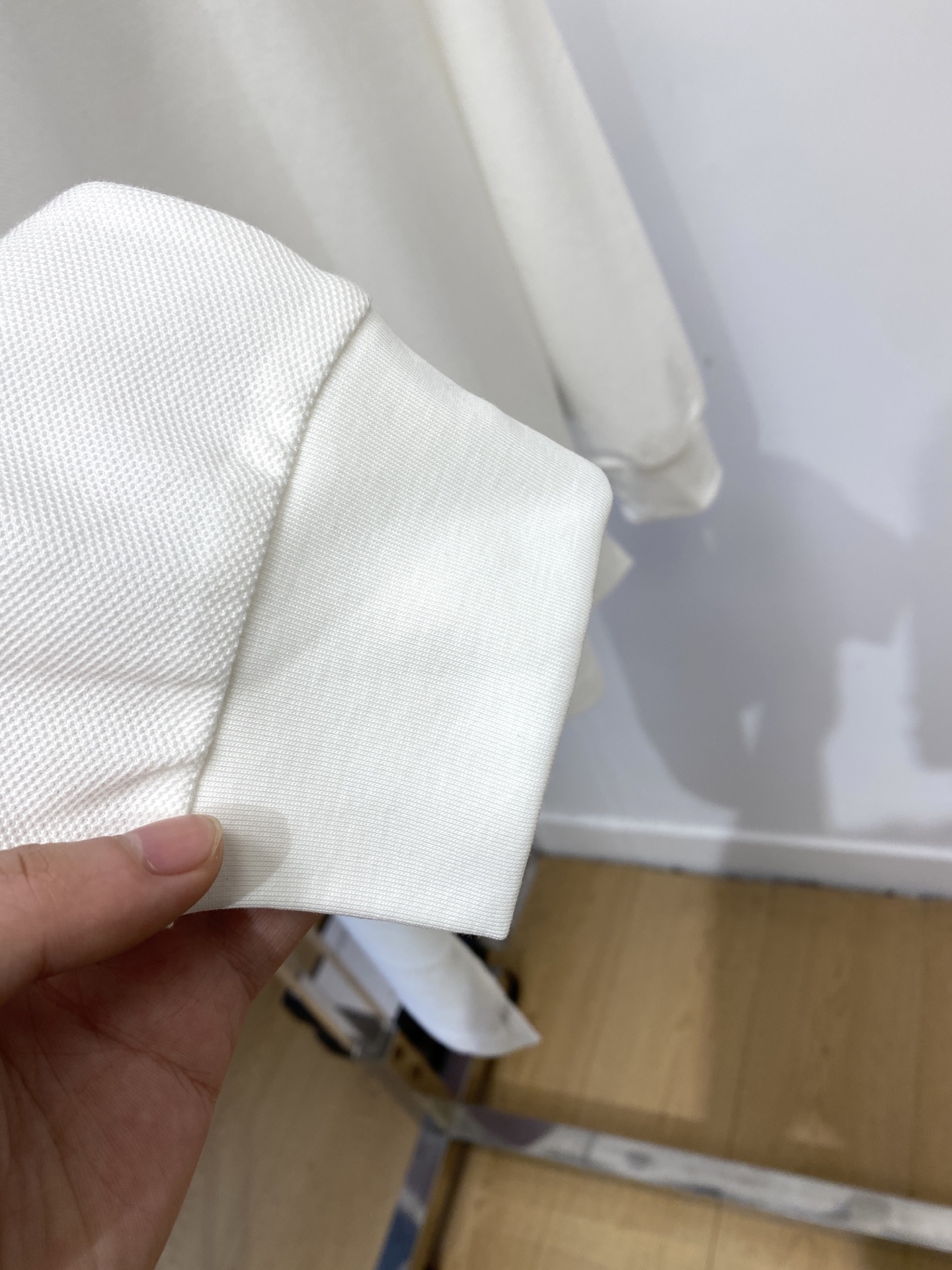 Kiton、2025新品长袖，帅气时尚，简约百搭款。胸前顶级印胶字母logo，面料棉 不仅挺括，保持潮流