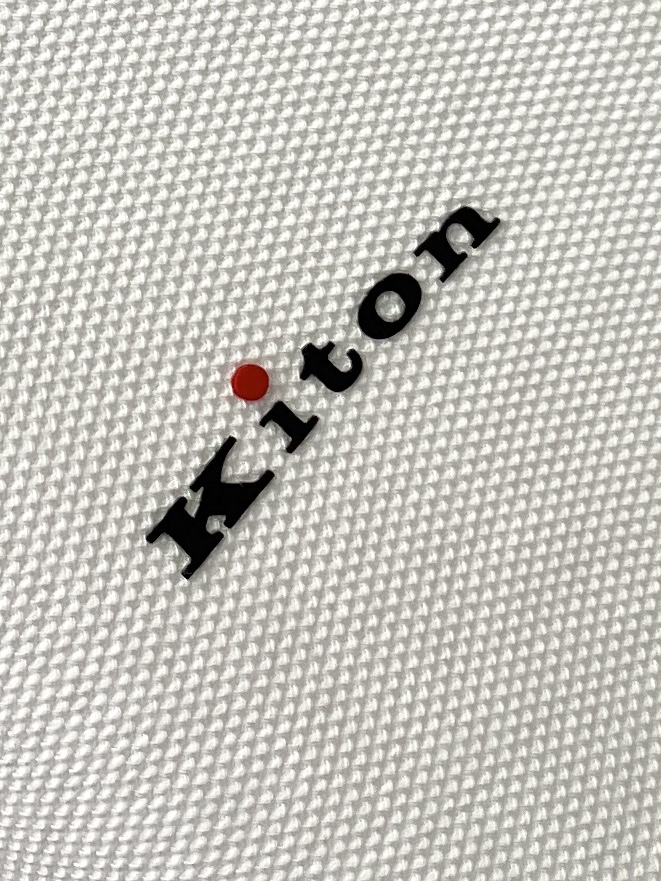 Kiton、2025新品长袖，帅气时尚，简约百搭款。胸前顶级印胶字母logo，面料棉 不仅挺括，保持潮流