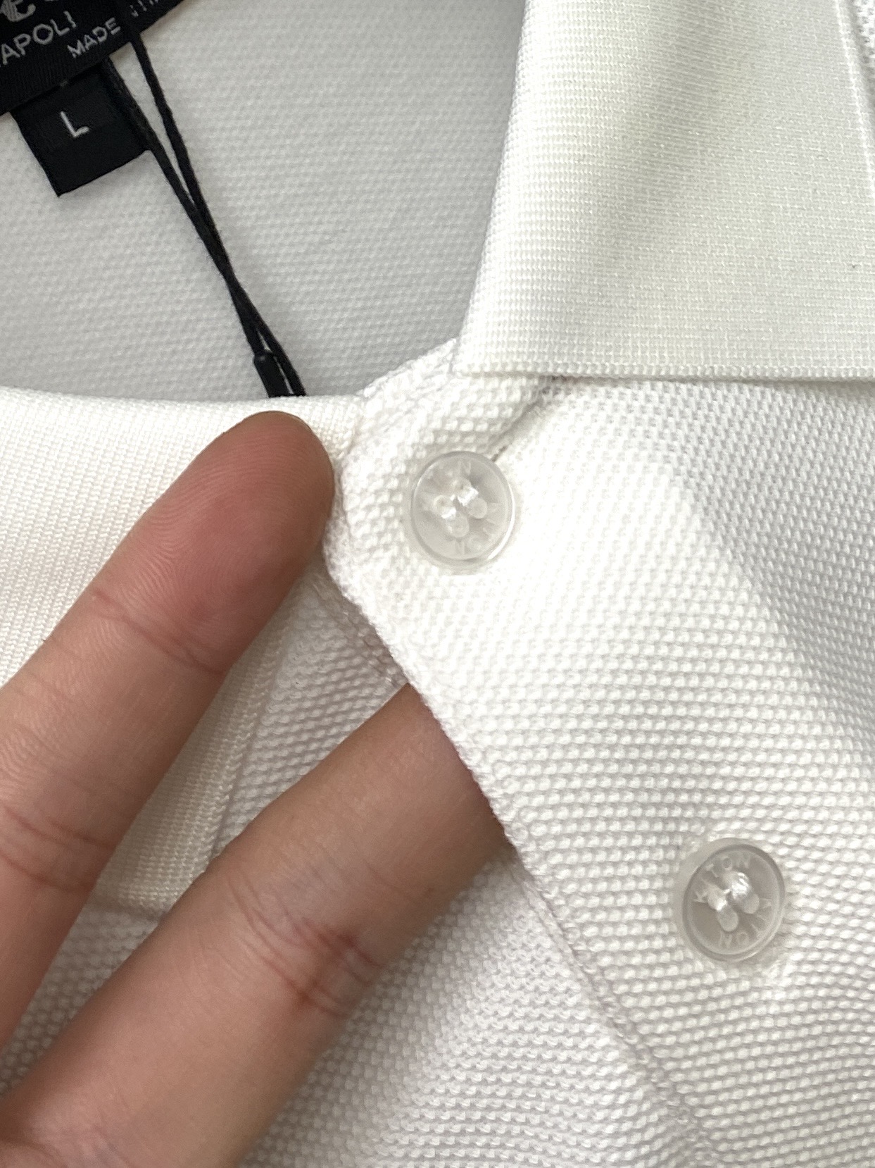 Kiton、2025新品长袖，帅气时尚，简约百搭款。胸前顶级印胶字母logo，面料棉 不仅挺括，保持潮流