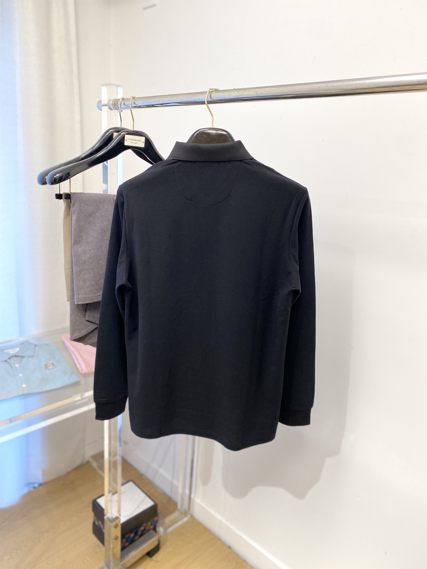 YSL 圣罗兰、2025新品长袖，帅气时尚，简约百搭款。胸前精致刺绣字母logo，面料棉 不仅挺括，保持