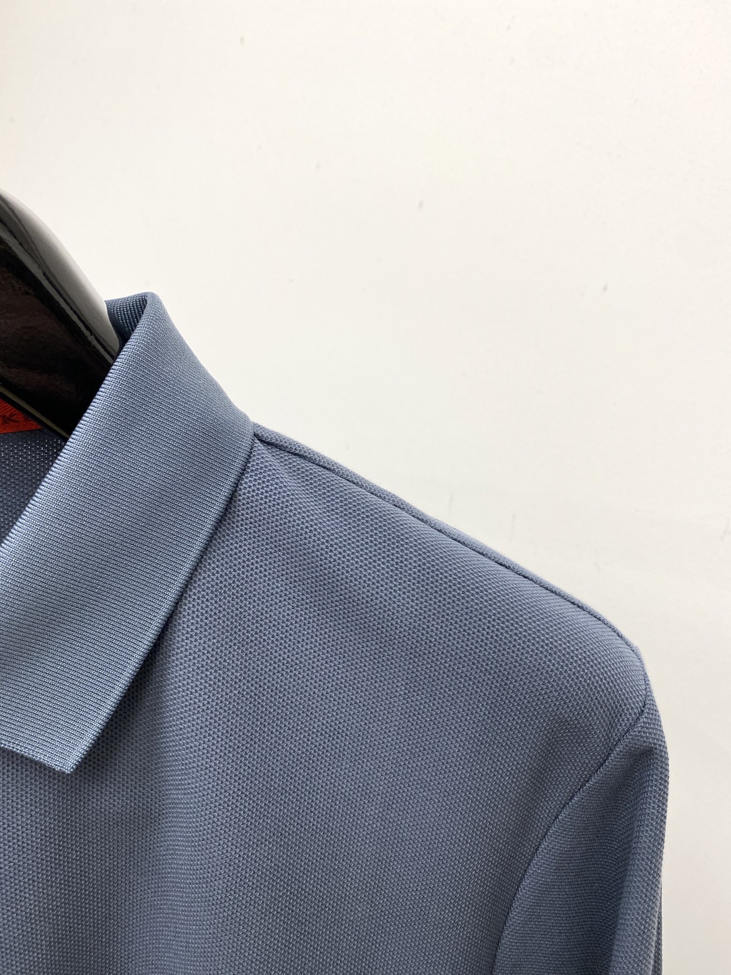 Kiton、2025新品长袖，帅气时尚，简约百搭款。胸前顶级印胶字母logo，面料棉 不仅挺括，保持潮流