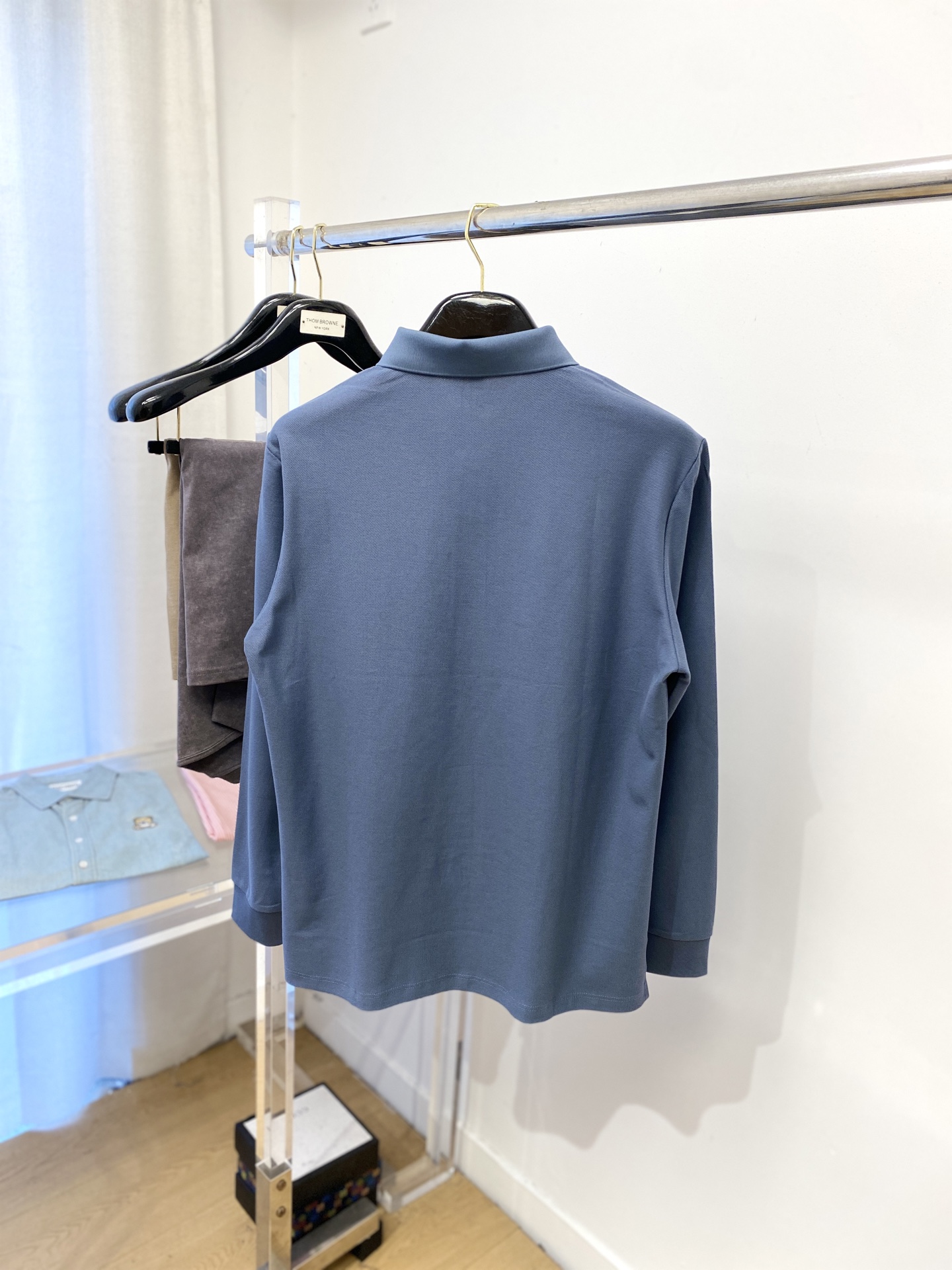 Kiton、2025新品长袖，帅气时尚，简约百搭款。胸前顶级印胶字母logo，面料棉 不仅挺括，保持潮流