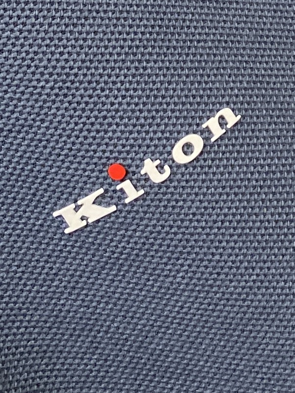 Kiton、2025新品长袖，帅气时尚，简约百搭款。胸前顶级印胶字母logo，面料棉 不仅挺括，保持潮流