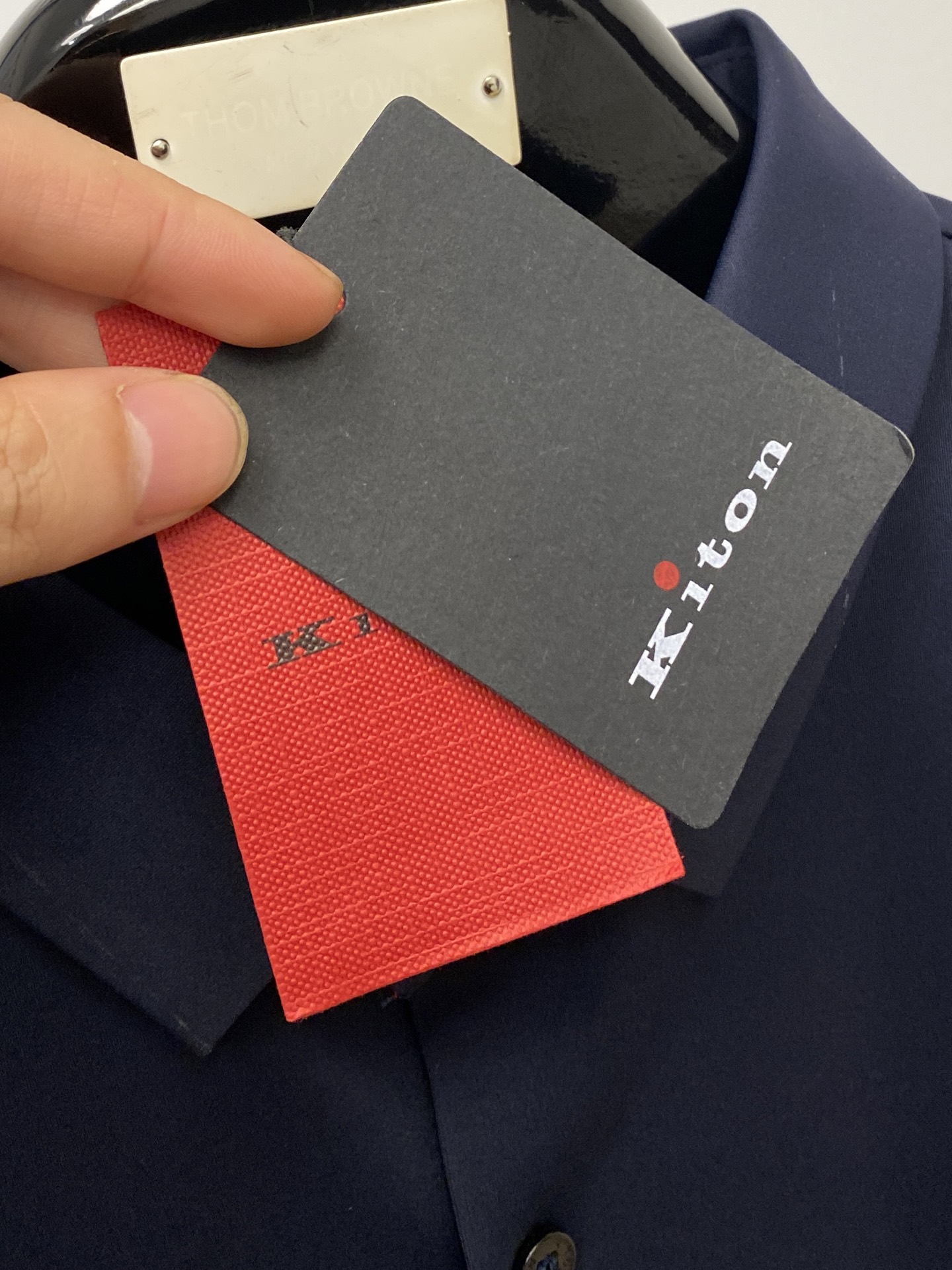 菲拉格慕、2025新品衬衫，时尚帅气，简约百搭款，定制原版面料，不仅挺括，保持潮流的廓形，又穿着舒适，纱