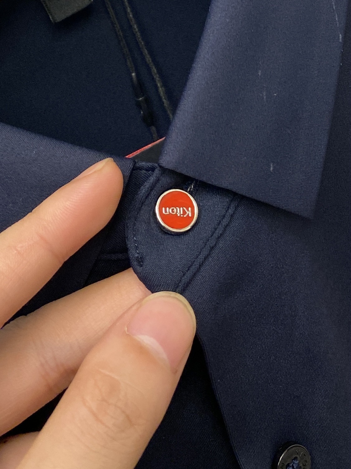 菲拉格慕、2025新品衬衫，时尚帅气，简约百搭款，定制原版面料，不仅挺括，保持潮流的廓形，又穿着舒适，纱