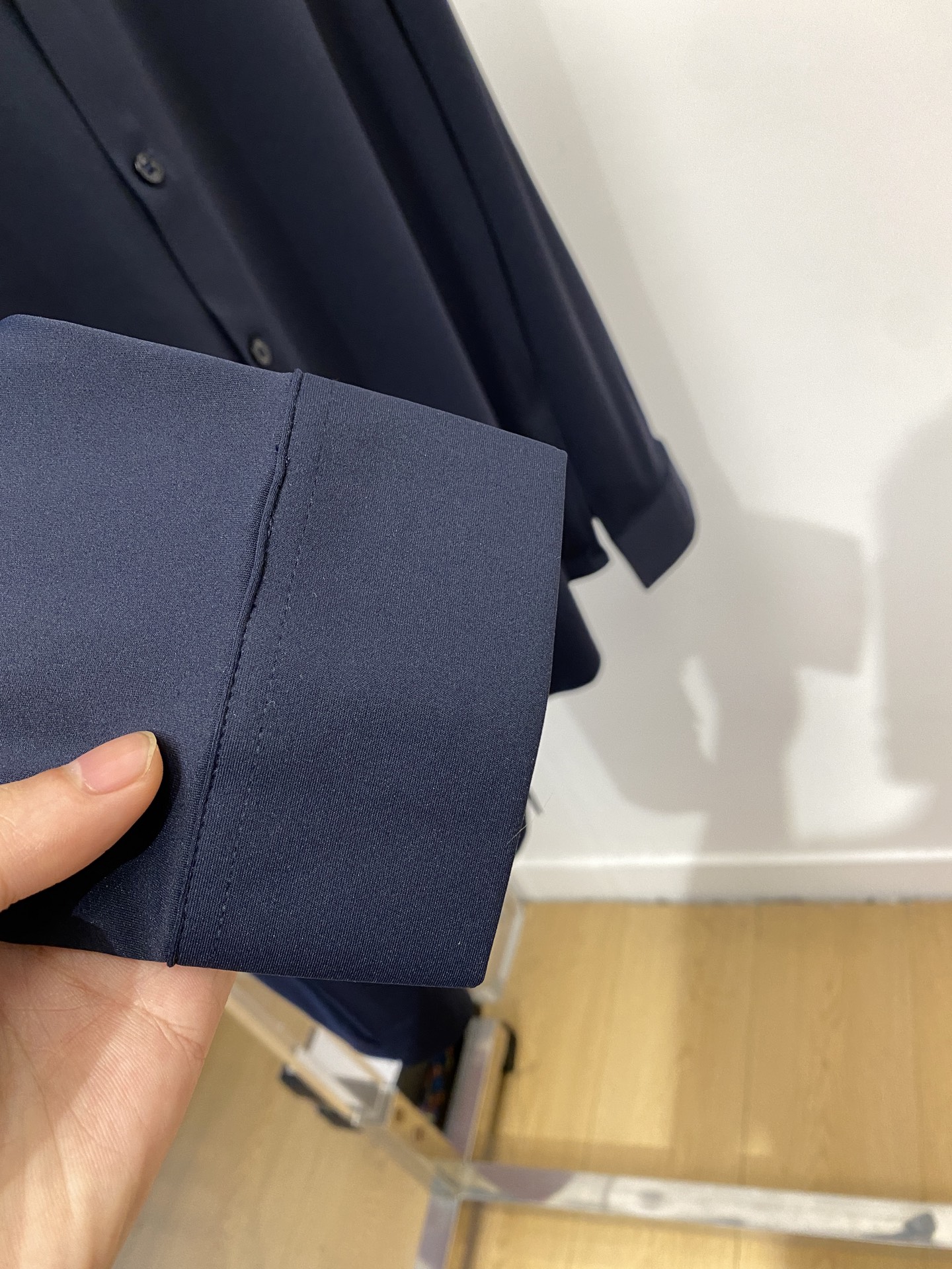 菲拉格慕、2025新品衬衫，时尚帅气，简约百搭款，定制原版面料，不仅挺括，保持潮流的廓形，又穿着舒适，纱