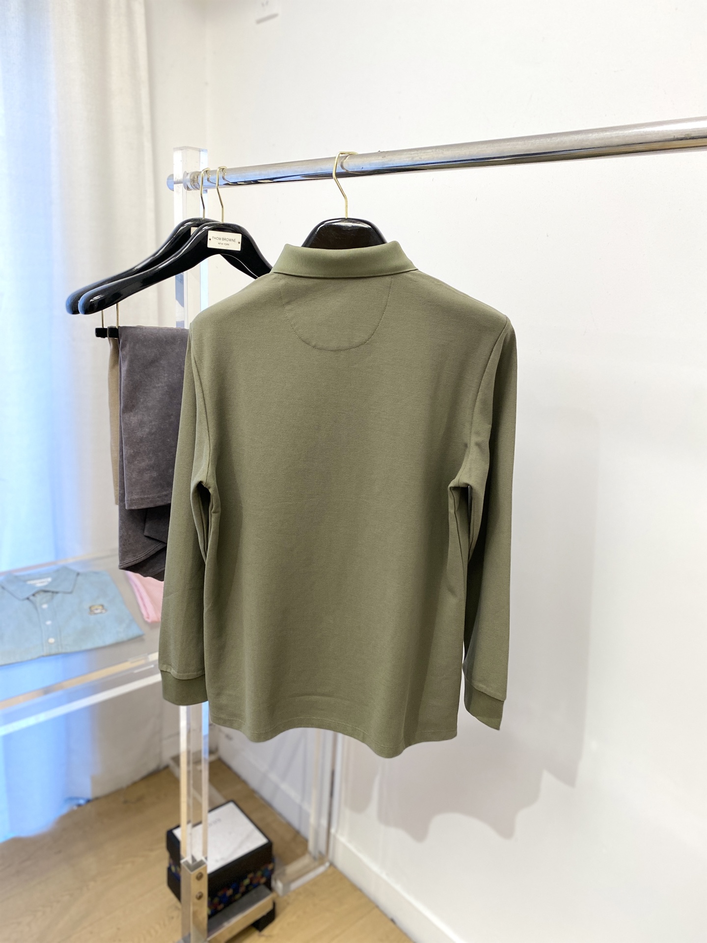 YSL 圣罗兰、2025新品长袖，帅气时尚，简约百搭款。胸前精致刺绣字母logo，面料棉 不仅挺括，保持