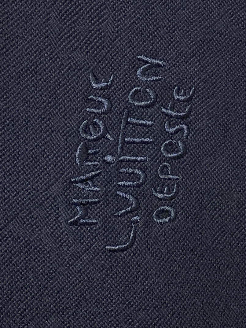 ￼ ￼ 路易威登、2025新品卫衣外套，时尚帅气，胸前精致刺绣字母logo，简约百搭款，定制原版面料，不