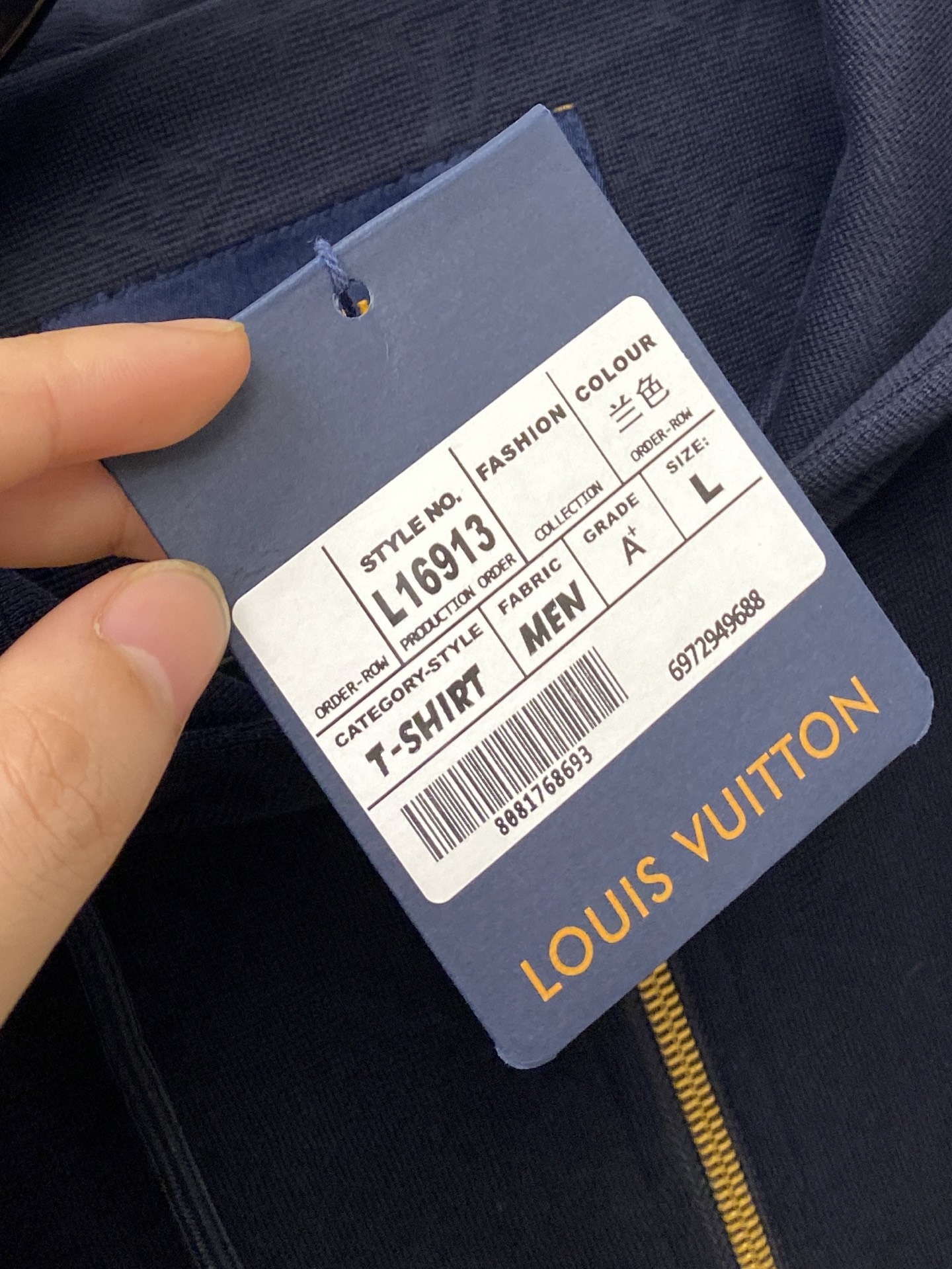 ￼ ￼ 路易威登、2025新品卫衣外套，时尚帅气，胸前精致刺绣字母logo，简约百搭款，定制原版面料，不