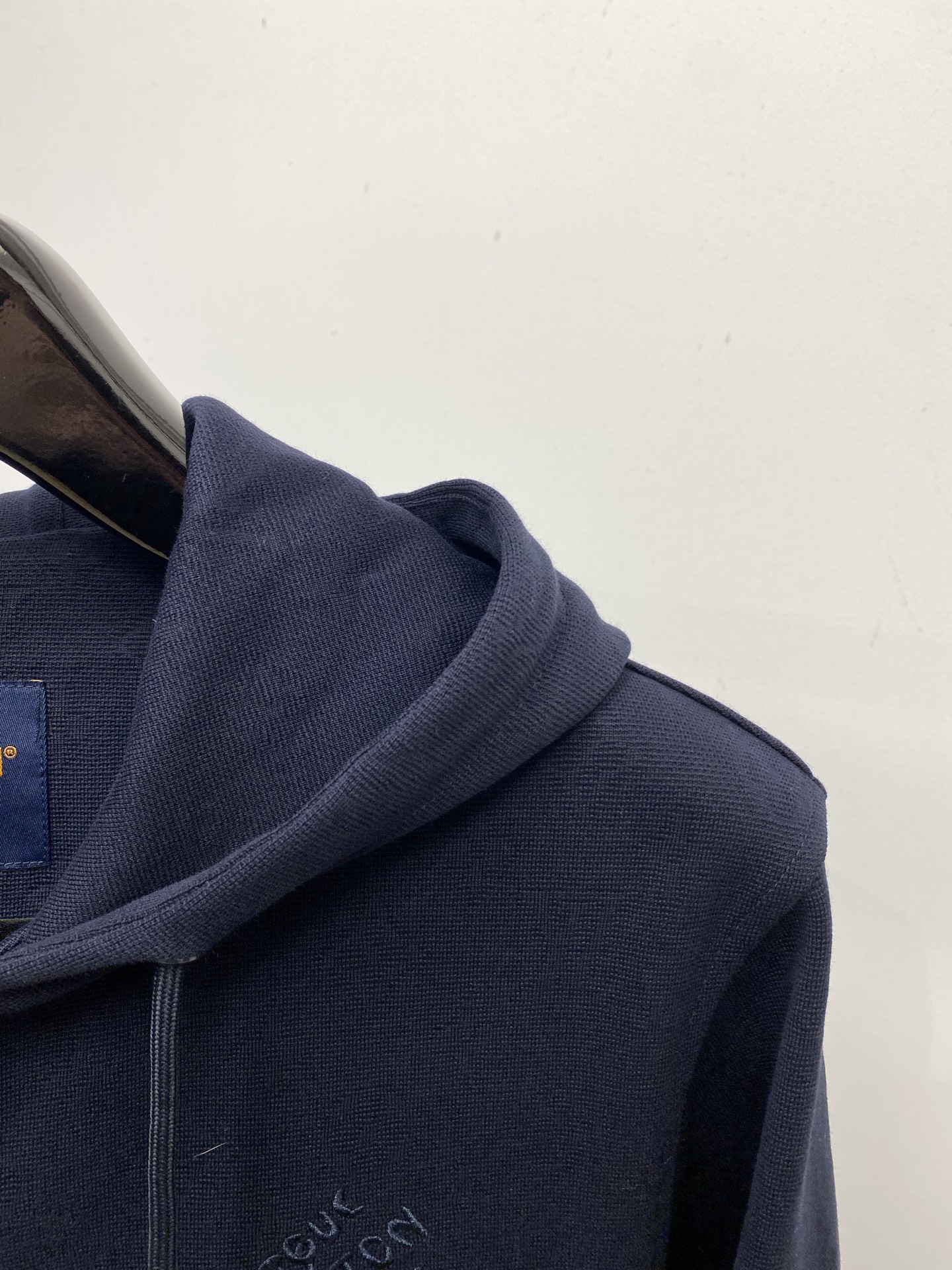 ￼ ￼ 路易威登、2025新品卫衣外套，时尚帅气，胸前精致刺绣字母logo，简约百搭款，定制原版面料，不