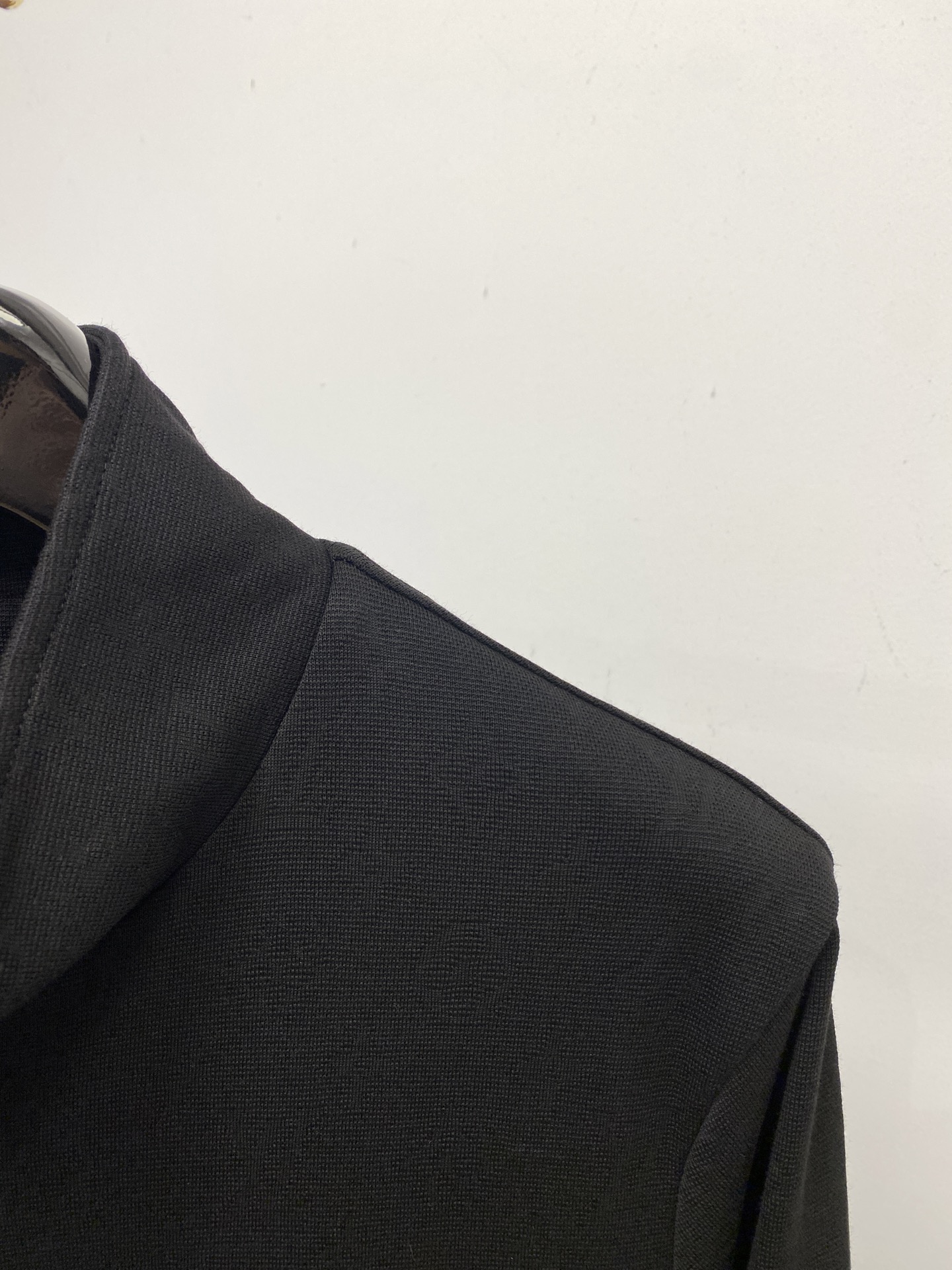 路易威登、2025新品卫衣外套，时尚帅气，胸前精致刺绣字母logo，简约百搭款，定制原版面料，不仅挺括，