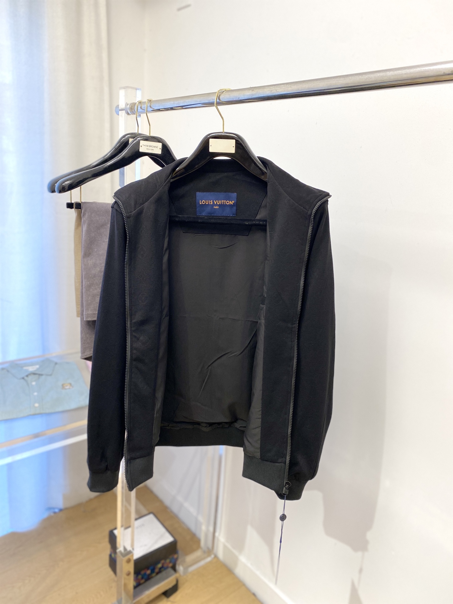 路易威登、2025新品卫衣外套，时尚帅气，胸前精致刺绣字母logo，简约百搭款，定制原版面料，不仅挺括，