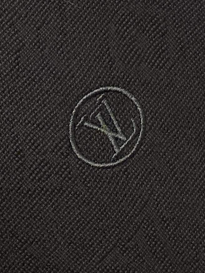 路易威登、2025新品卫衣外套，时尚帅气，胸前精致刺绣字母logo，简约百搭款，定制原版面料，不仅挺括，