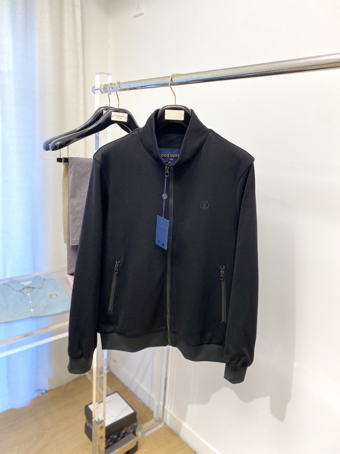 路易威登、2025新品卫衣外套，时尚帅气，胸前精致刺绣字母logo，简约百搭款，定制原版面料，不仅挺括，