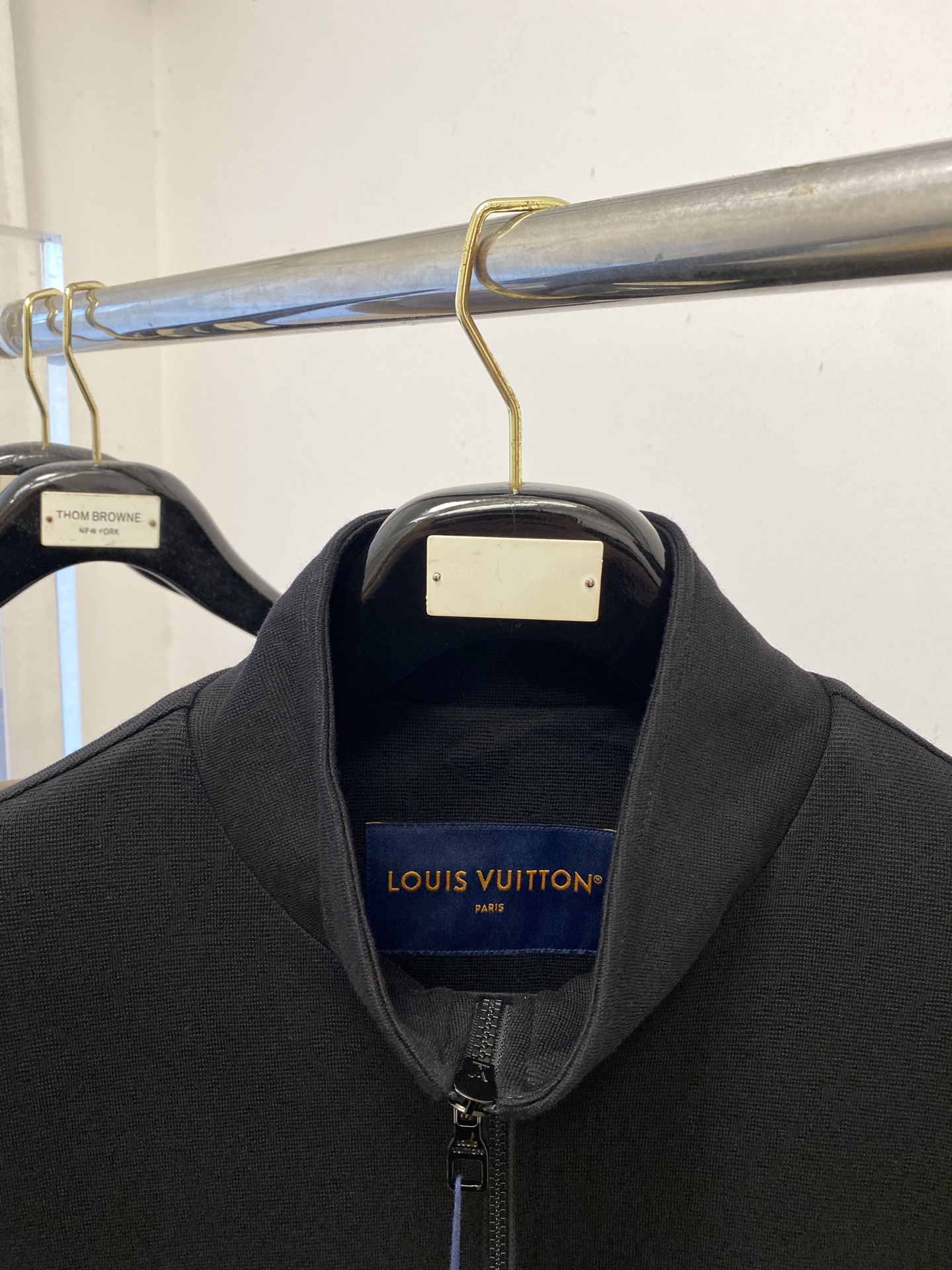 路易威登、2025新品卫衣外套，时尚帅气，胸前精致刺绣字母logo，简约百搭款，定制原版面料，不仅挺括，