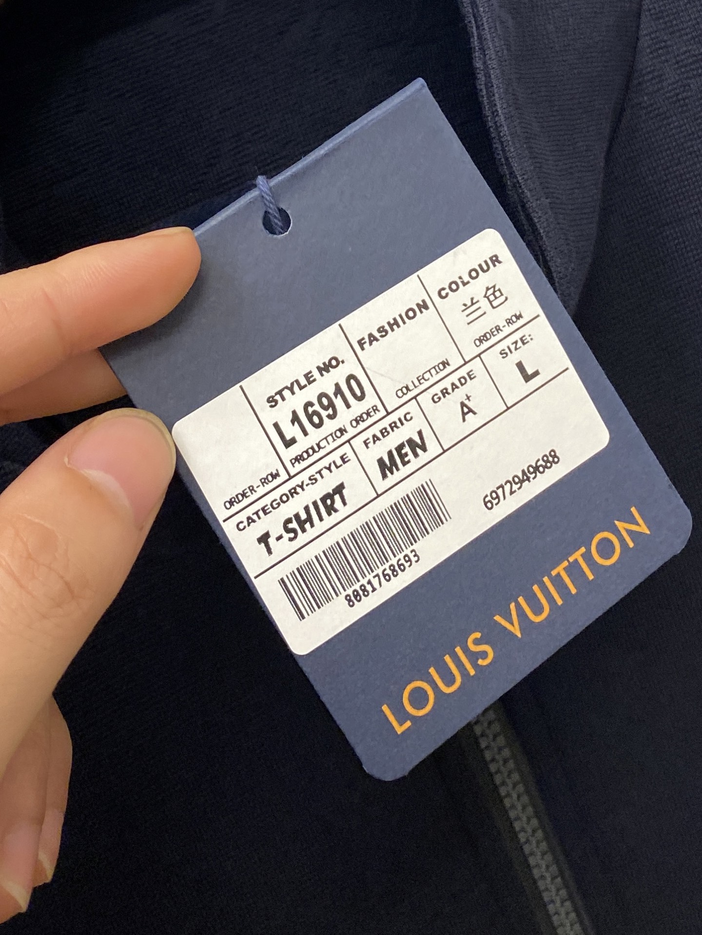 路易威登、2025新品卫衣外套，时尚帅气，胸前精致刺绣字母logo，简约百搭款，定制原版面料，不仅挺括，