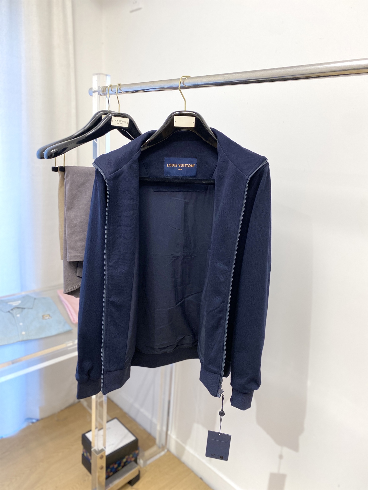 路易威登、2025新品卫衣外套，时尚帅气，胸前精致刺绣字母logo，简约百搭款，定制原版面料，不仅挺括，