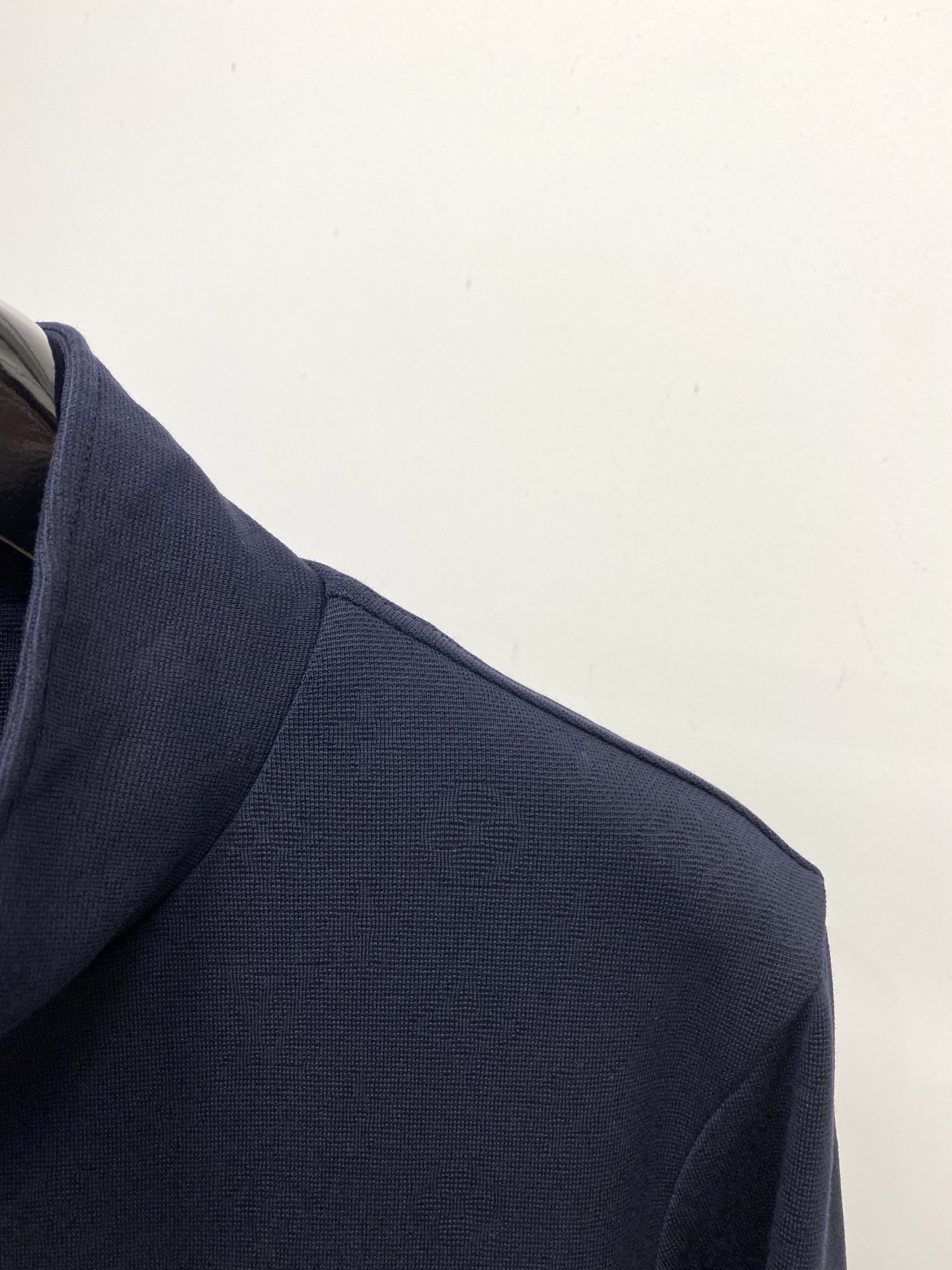 路易威登、2025新品卫衣外套，时尚帅气，胸前精致刺绣字母logo，简约百搭款，定制原版面料，不仅挺括，