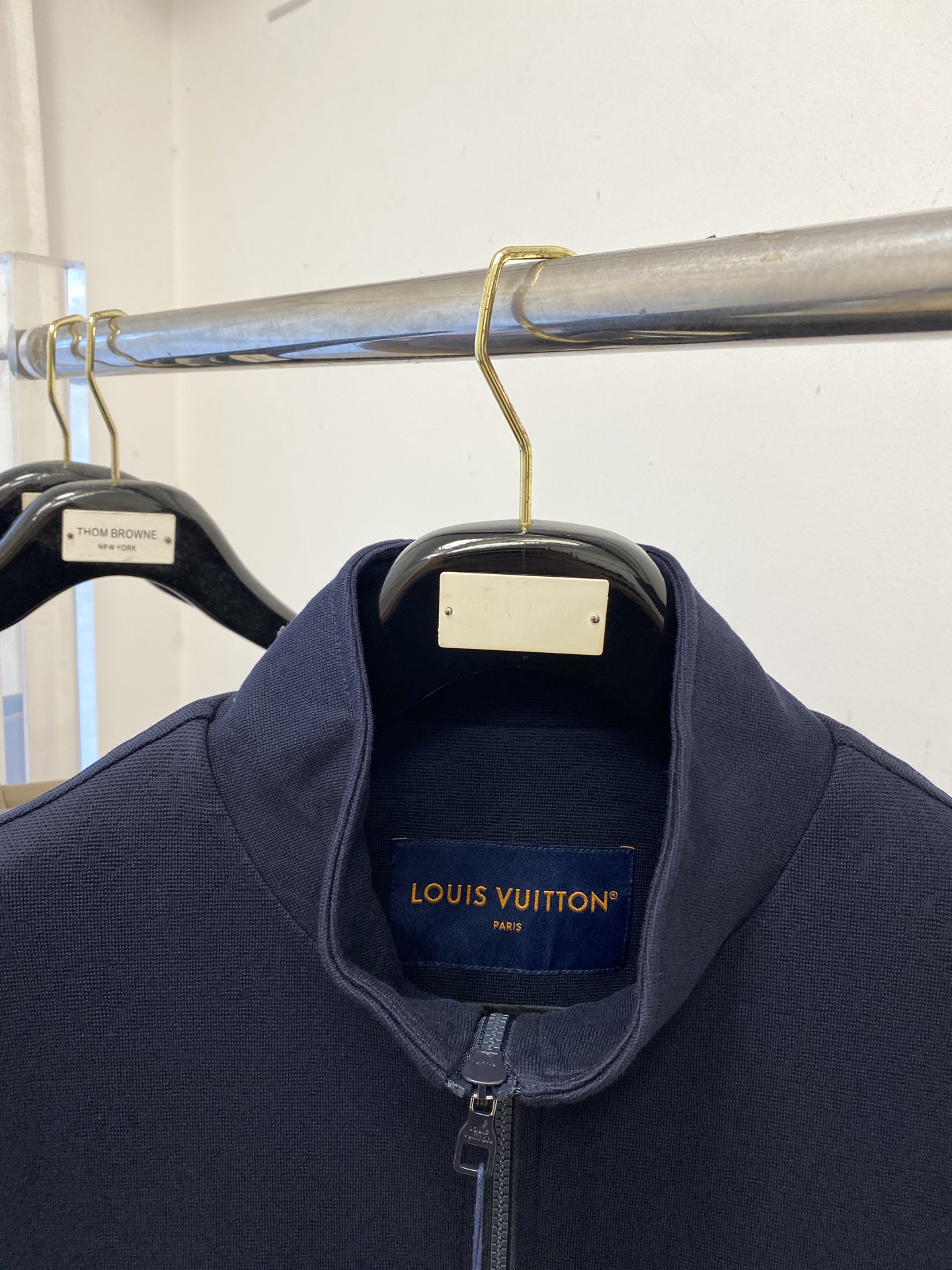 路易威登、2025新品卫衣外套，时尚帅气，胸前精致刺绣字母logo，简约百搭款，定制原版面料，不仅挺括，