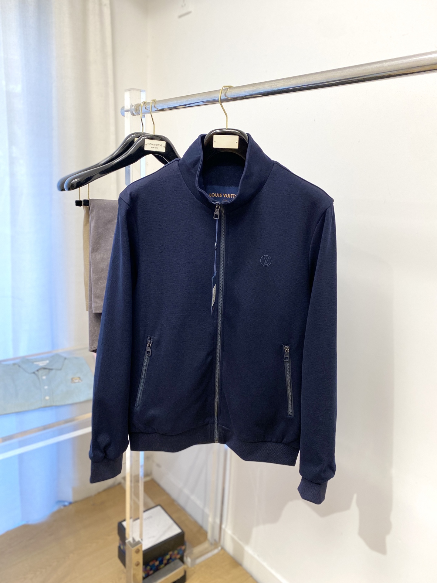 路易威登、2025新品卫衣外套，时尚帅气，胸前精致刺绣字母logo，简约百搭款，定制原版面料，不仅挺括，