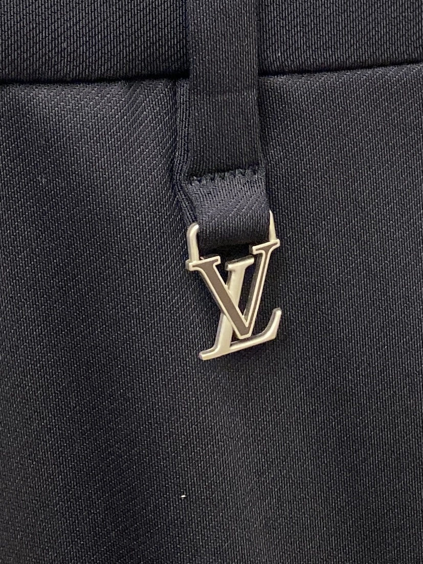 LV、2025爆款休闲西裤 高弹显瘦必爆简约百搭爆款，做工精细，每一针都看得到用心，超多明星网红最爱 拉
