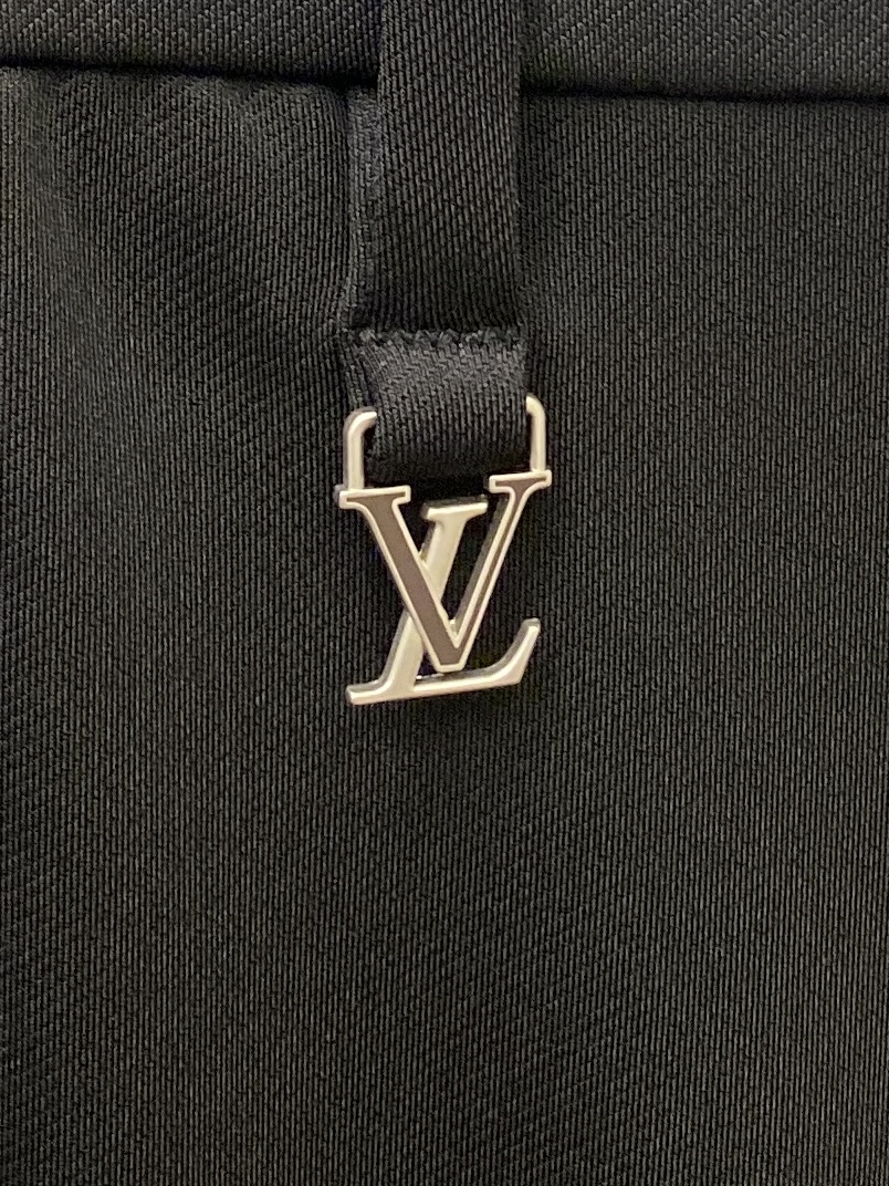 LV、2025爆款休闲西裤 高弹显瘦必爆简约百搭爆款，做工精细，每一针都看得到用心，超多明星网红最爱 拉