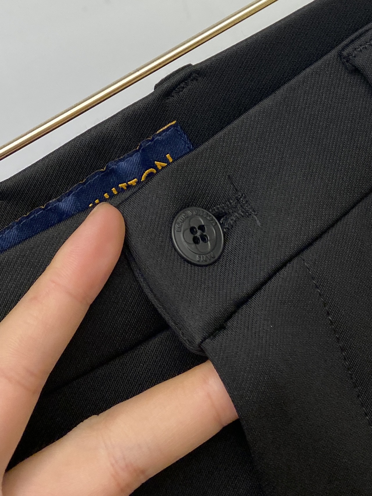 LV、2025爆款休闲西裤 高弹显瘦必爆简约百搭爆款，做工精细，每一针都看得到用心，超多明星网红最爱 拉