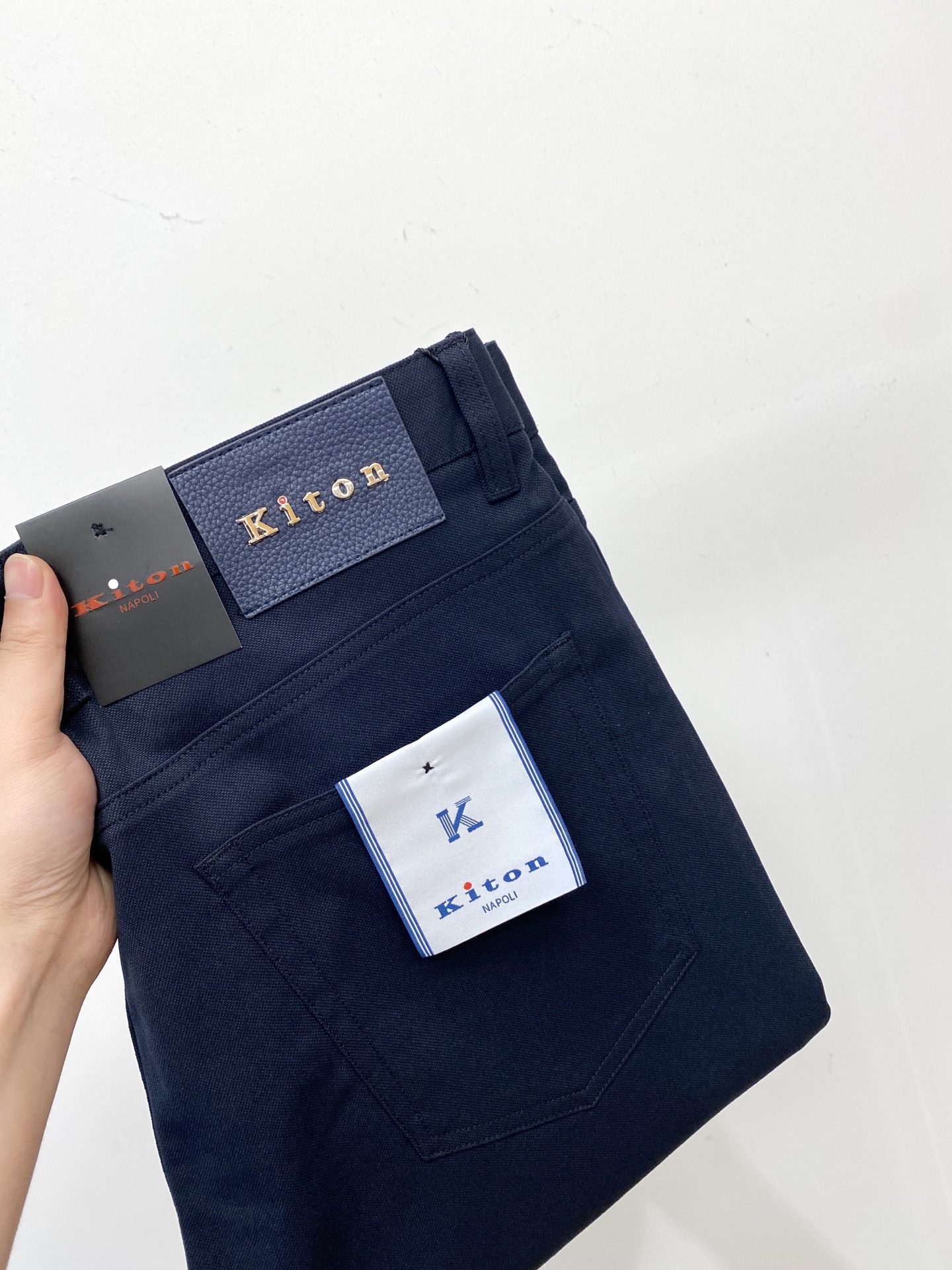 Kiton、2025爆款休闲布裤 高弹显瘦必爆简约百搭爆款，做工精细，每一针都看得到用心，超多明星网红最