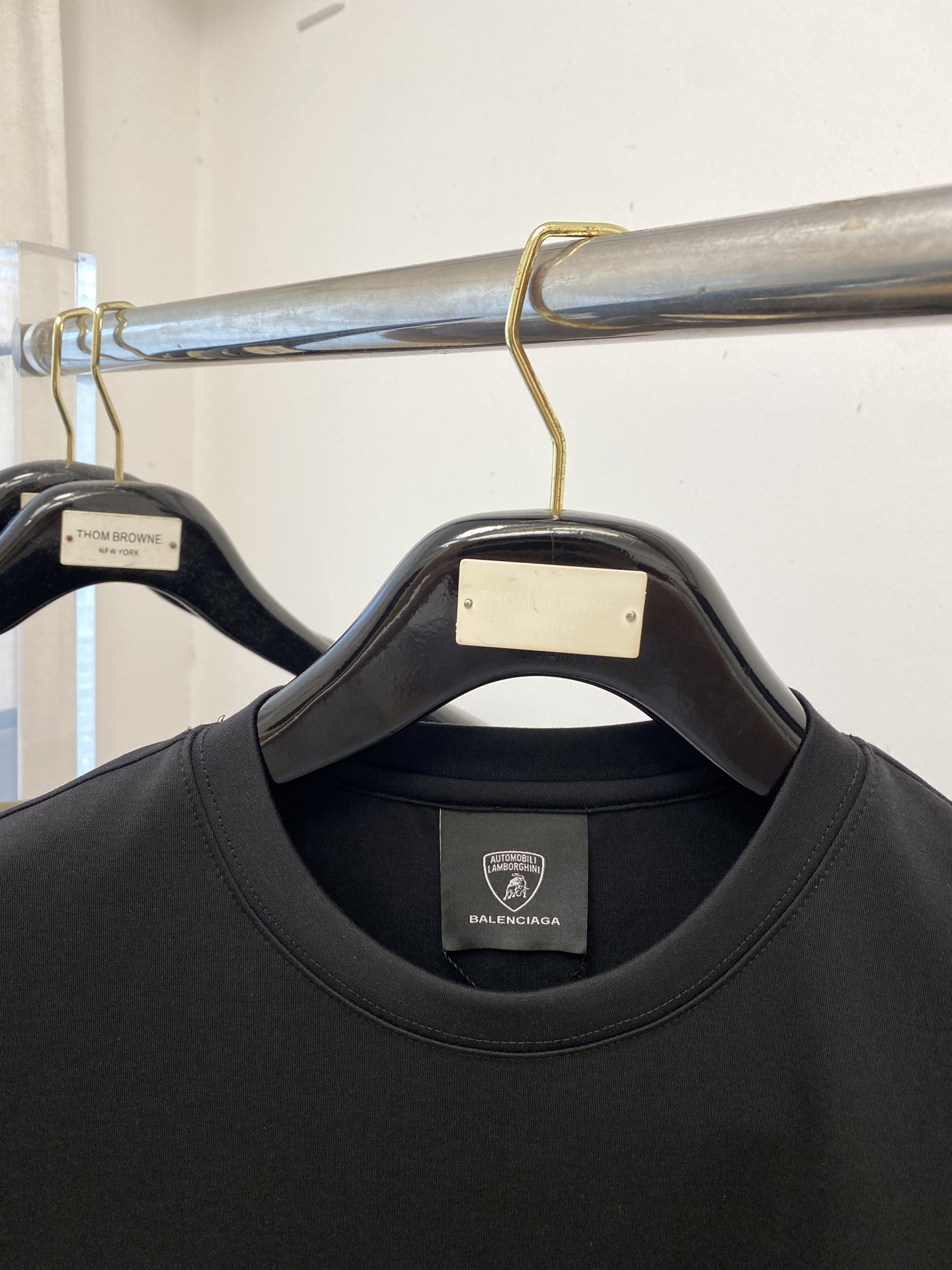 巴黎世家、2025最新款短袖T恤，帅气时尚，胸口精致刺绣印花字母图案logo，简约百搭款。面料棉 不仅挺