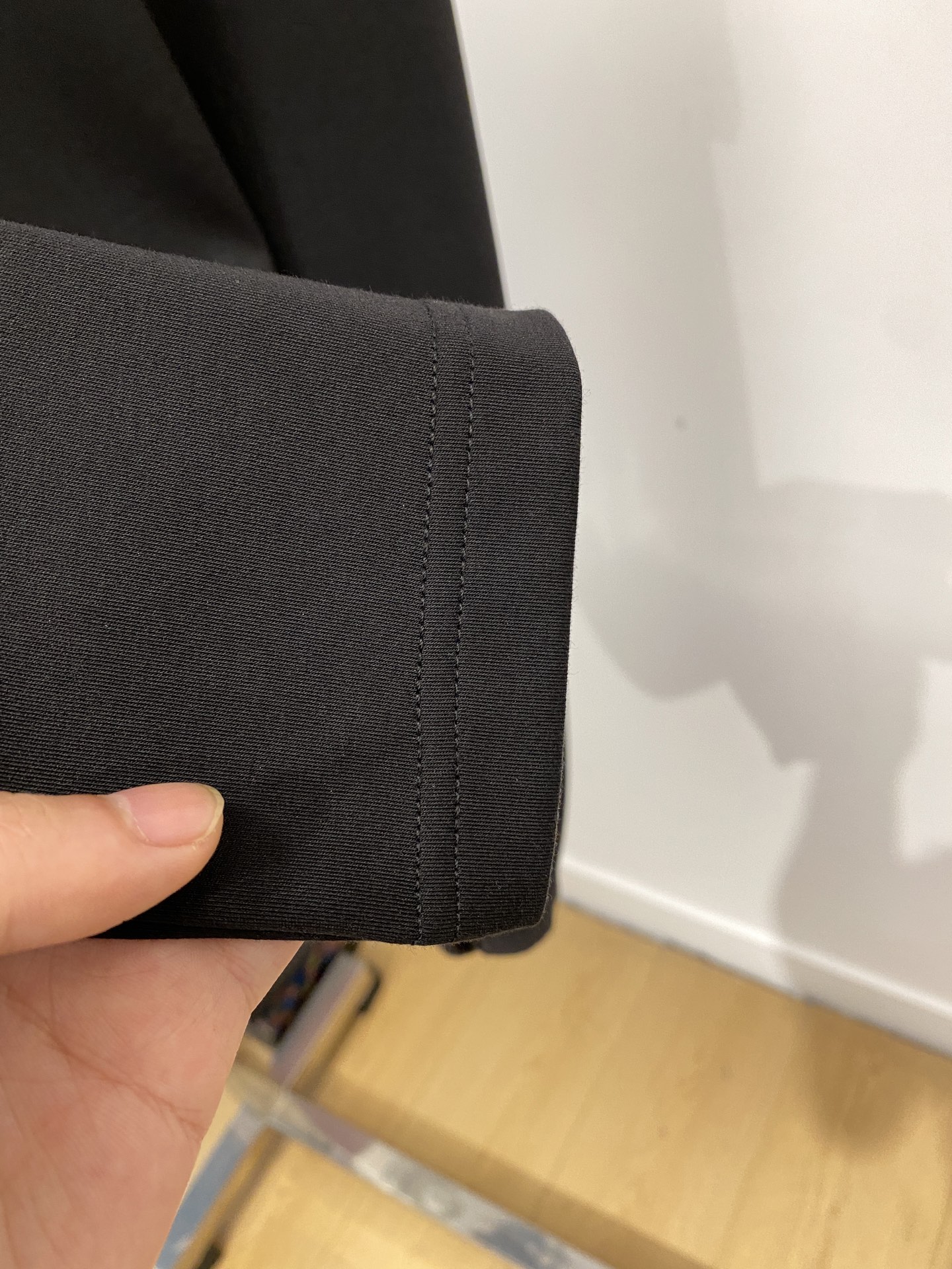 巴黎世家、2025最新款短袖T恤，帅气时尚，胸口精致刺绣印花字母图案logo，简约百搭款。面料棉 不仅挺