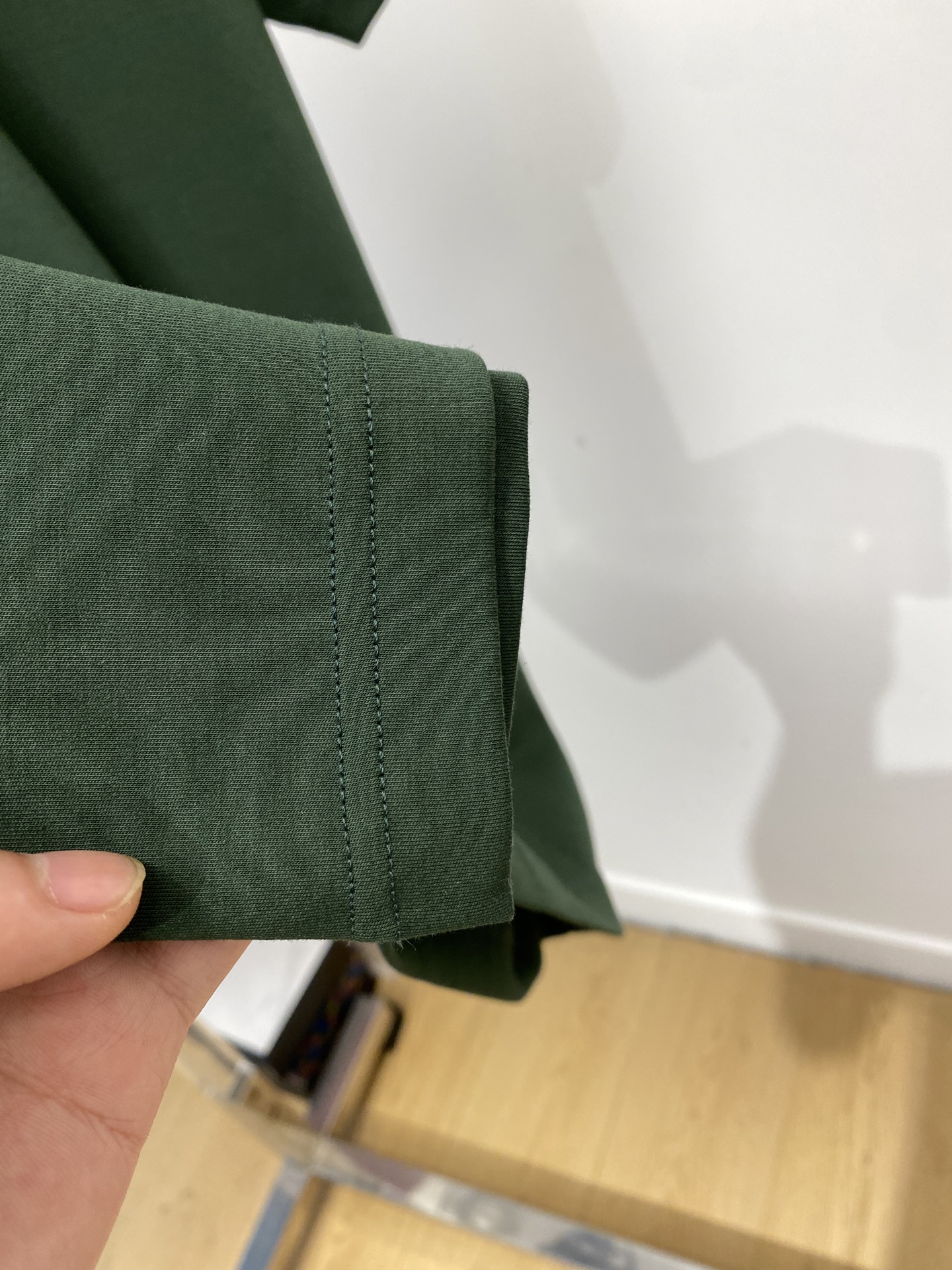 巴黎世家、2025最新款短袖T恤，帅气时尚，胸口精致刺绣印花字母图案logo，简约百搭款。面料棉 不仅挺