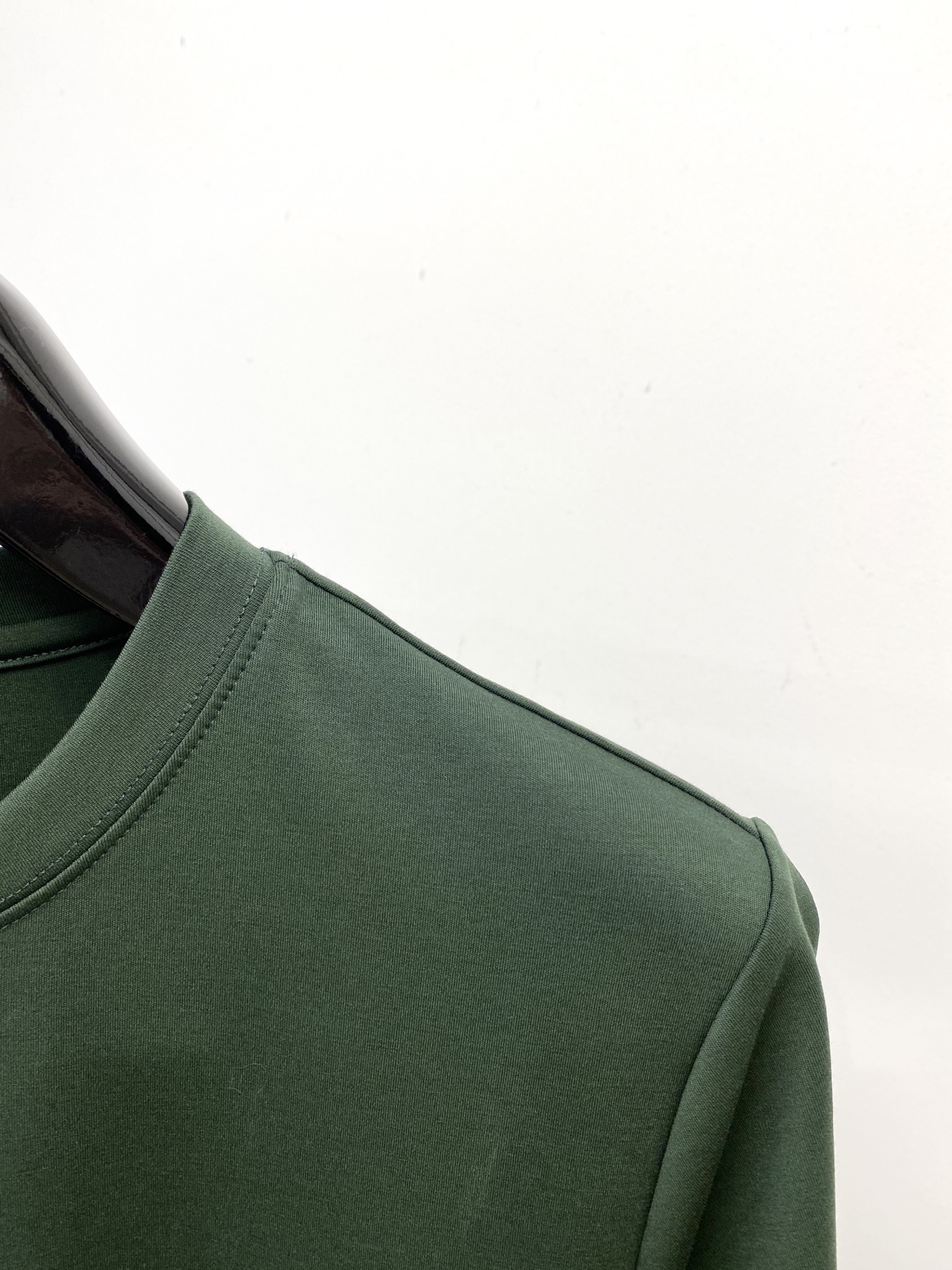 巴黎世家、2025最新款短袖T恤，帅气时尚，胸口精致刺绣印花字母图案logo，简约百搭款。面料棉 不仅挺