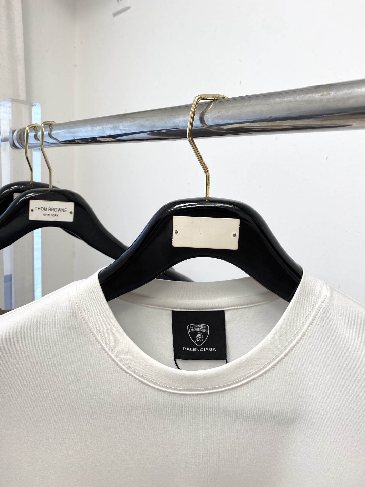 巴黎世家、2025最新款短袖T恤，帅气时尚，胸口精致刺绣印花字母图案logo，简约百搭款。面料棉 不仅挺