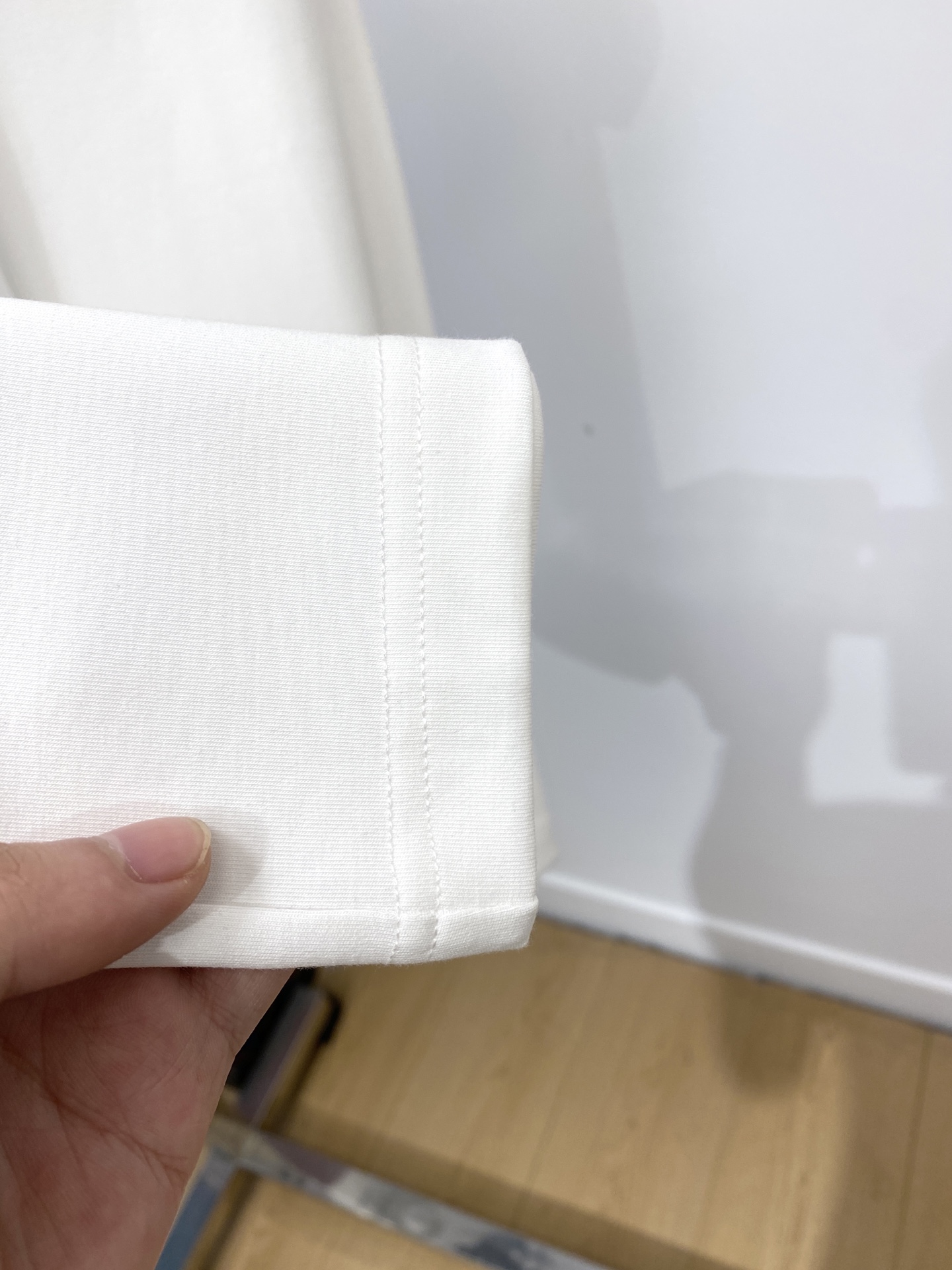 巴黎世家、2025最新款短袖T恤，帅气时尚，胸口精致刺绣印花字母图案logo，简约百搭款。面料棉 不仅挺