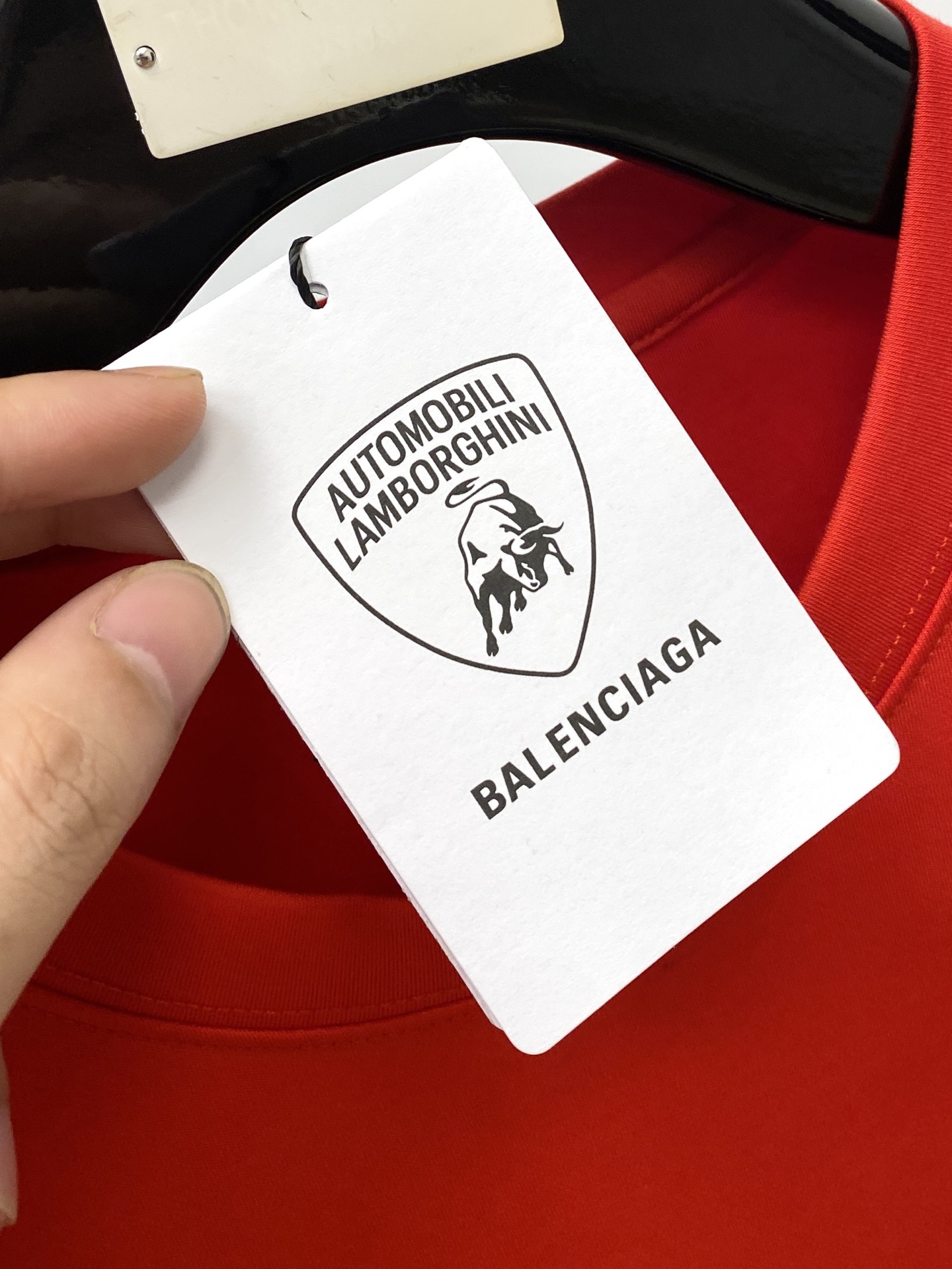 巴黎世家、2025最新款短袖T恤，帅气时尚，胸口精致刺绣印花字母图案logo，简约百搭款。面料棉 不仅挺