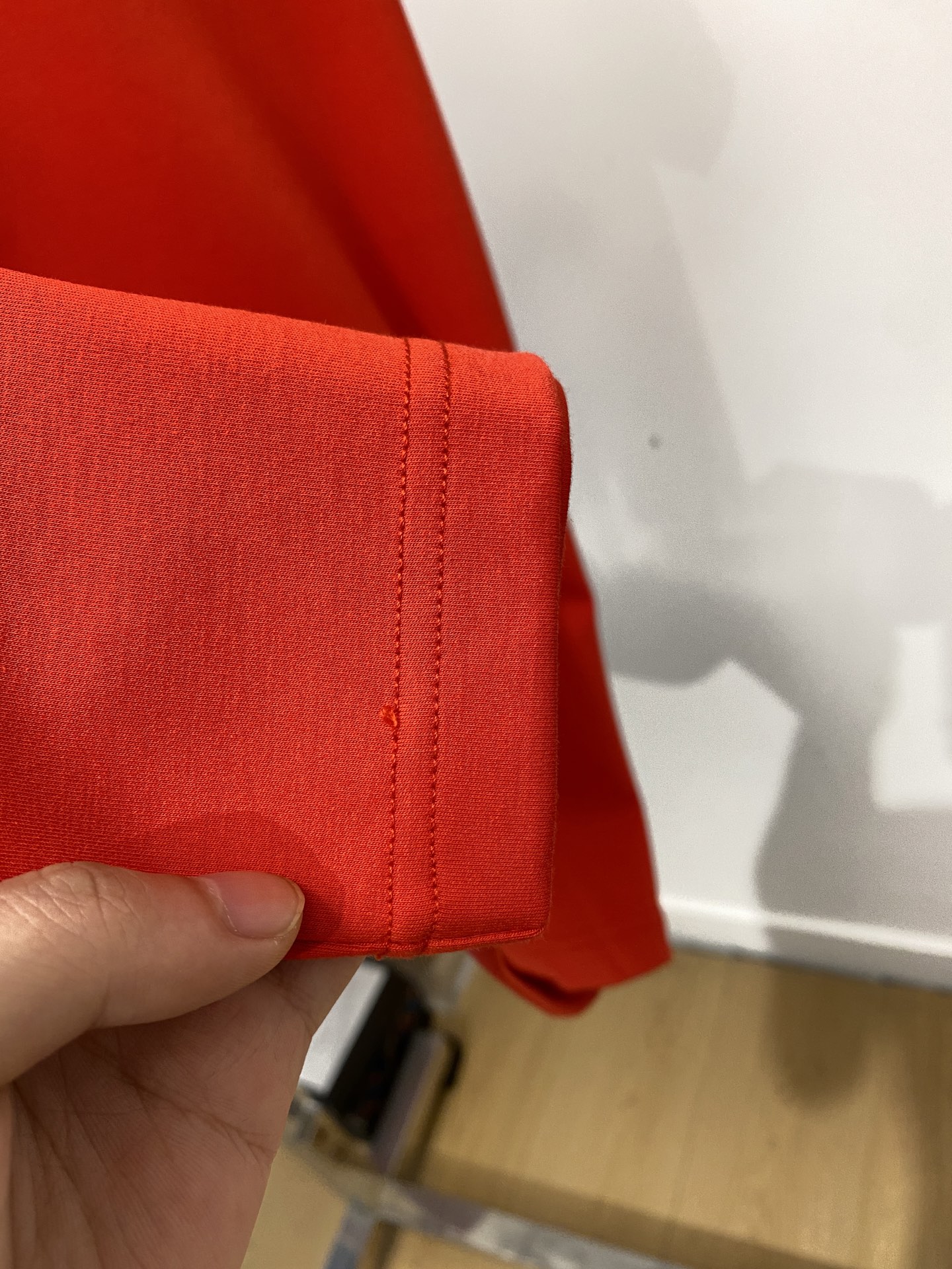 巴黎世家、2025最新款短袖T恤，帅气时尚，胸口精致刺绣印花字母图案logo，简约百搭款。面料棉 不仅挺