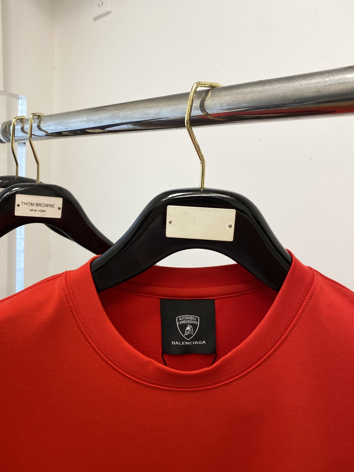 巴黎世家、2025最新款短袖T恤，帅气时尚，胸口精致刺绣印花字母图案logo，简约百搭款。面料棉 不仅挺