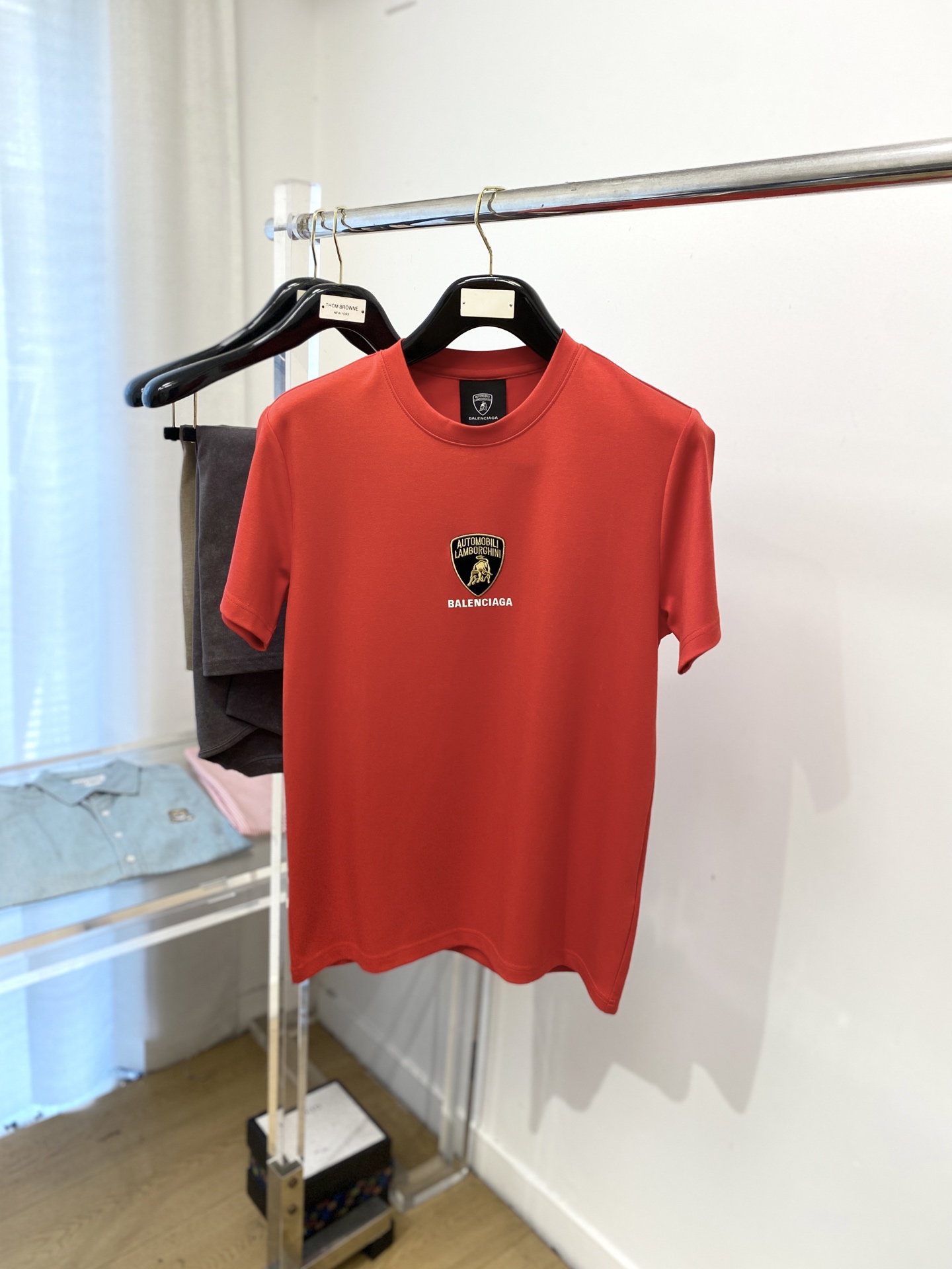 巴黎世家、2025最新款短袖T恤，帅气时尚，胸口精致刺绣印花字母图案logo，简约百搭款。面料棉 不仅挺