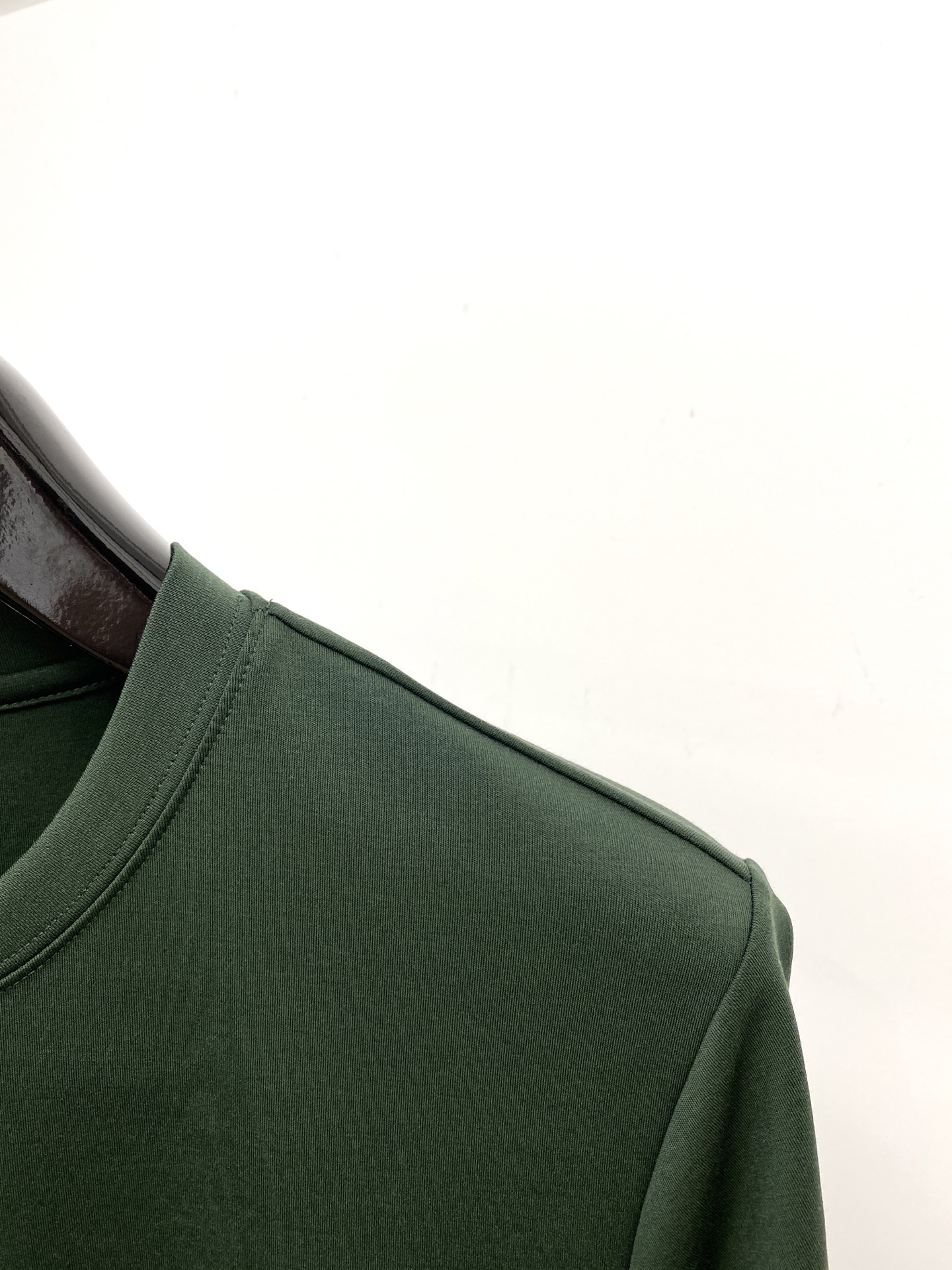 巴宝莉、2025最新款短袖T恤，帅气时尚，胸口顶级直喷工艺字母图案logo，简约百搭款。面料棉 不仅挺括