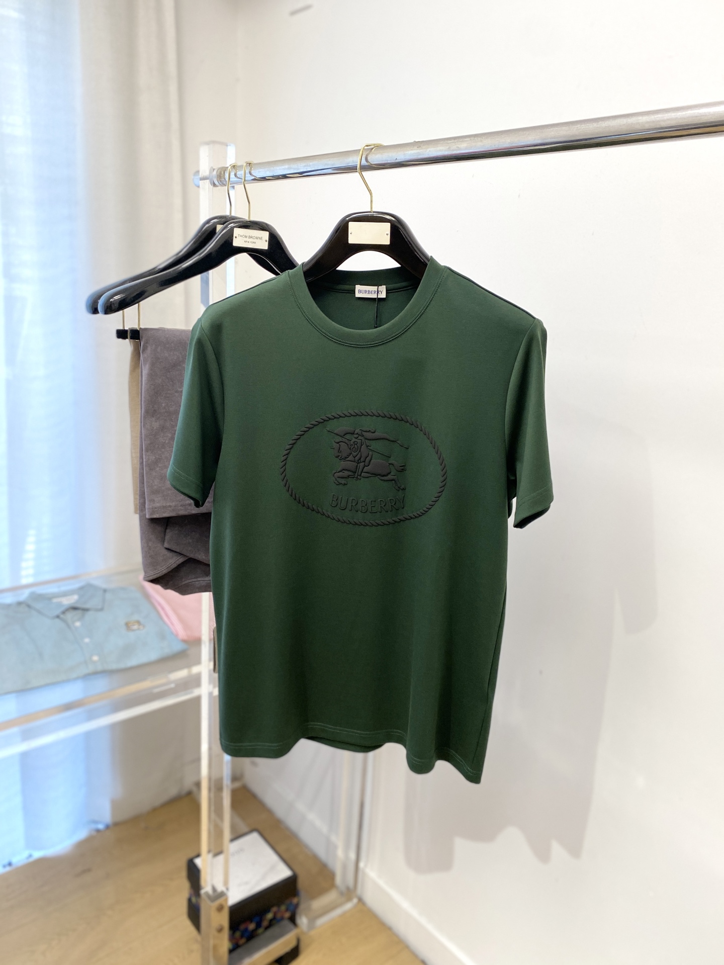 巴宝莉、2025最新款短袖T恤，帅气时尚，胸口顶级直喷工艺字母图案logo，简约百搭款。面料棉 不仅挺括