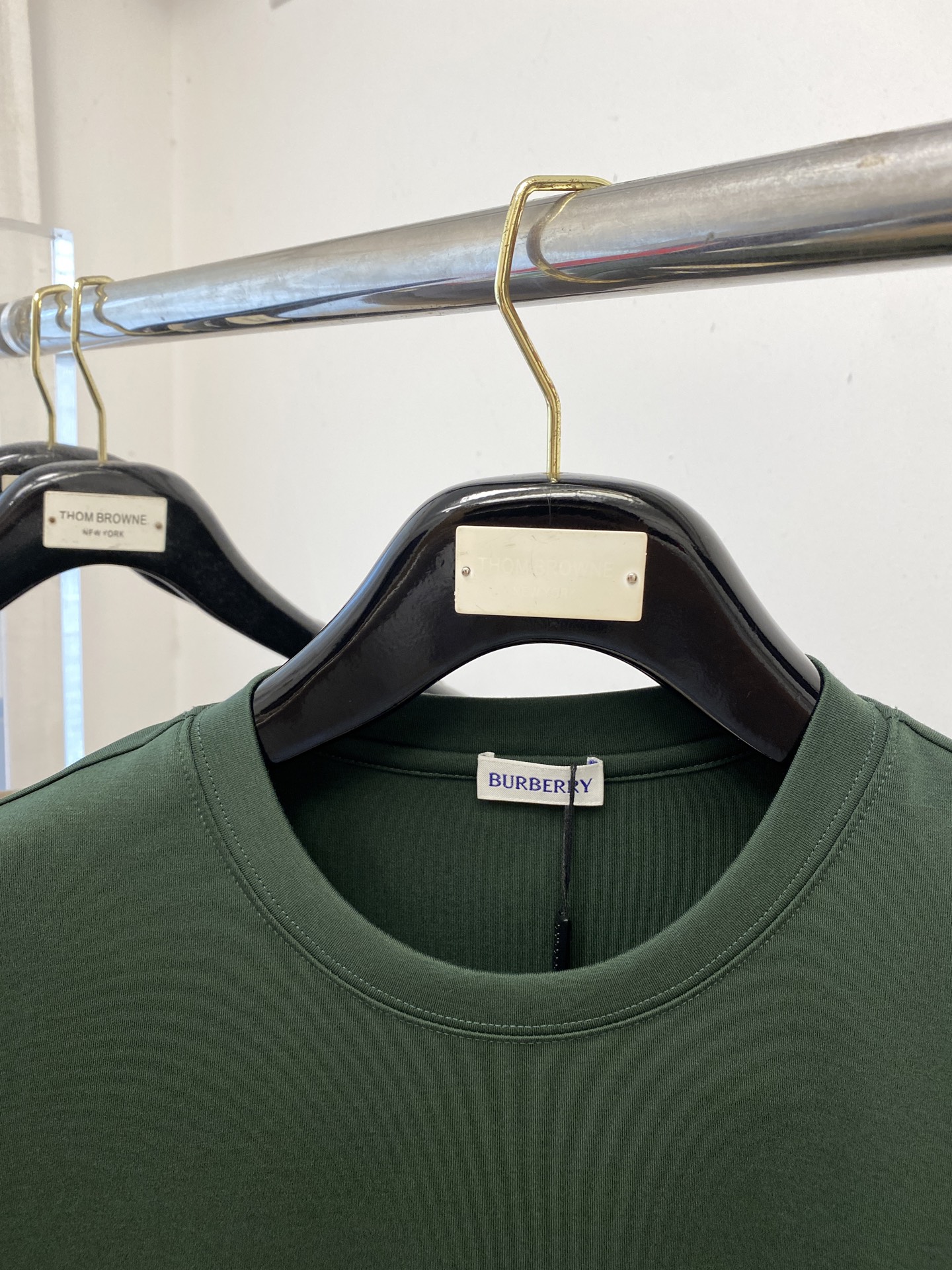 巴宝莉、2025最新款短袖T恤，帅气时尚，胸口顶级直喷工艺字母图案logo，简约百搭款。面料棉 不仅挺括